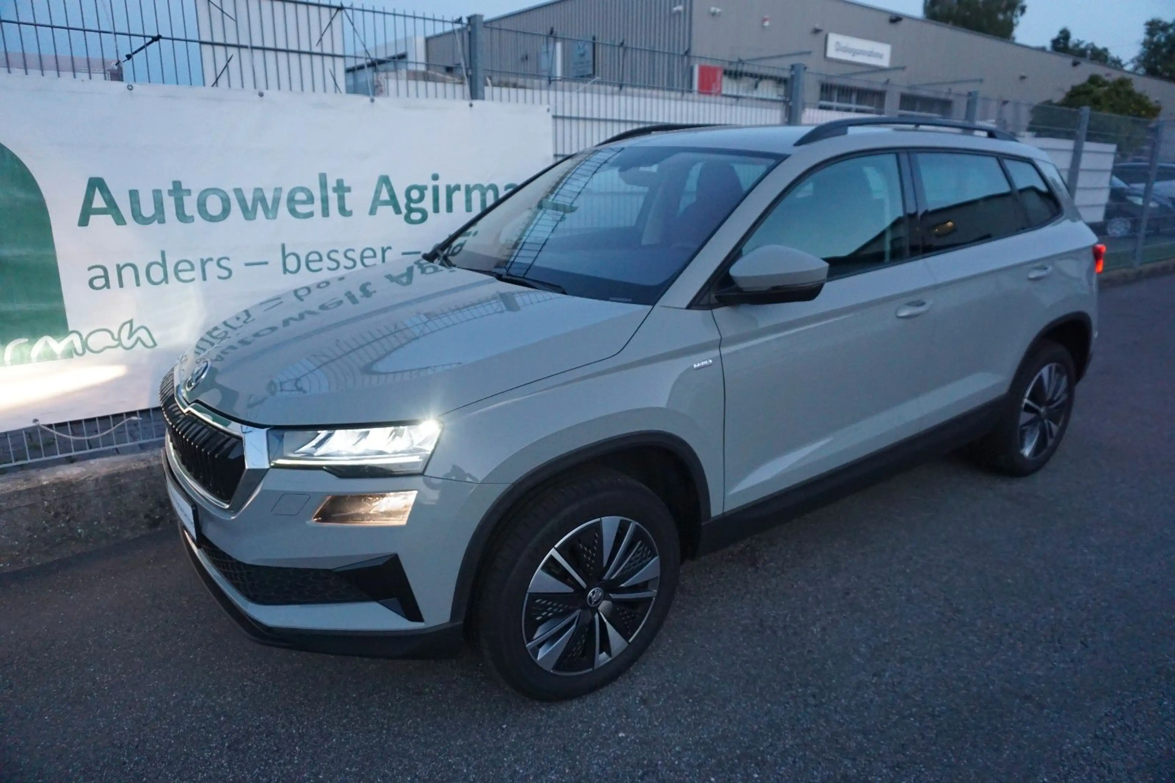 Skoda Karoq 1.5 TSI ACT DSG TOUR NAVI/ACC/17 ZOLL/PDC