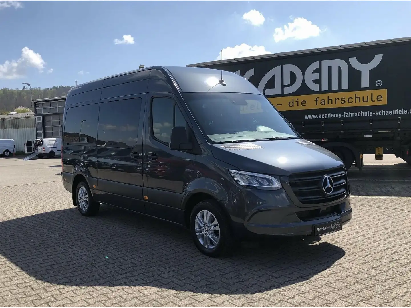 Mercedes-Benz Sprinter 319 CDI Tourer Hoch AHK*Standh'*Distron Grau - 2