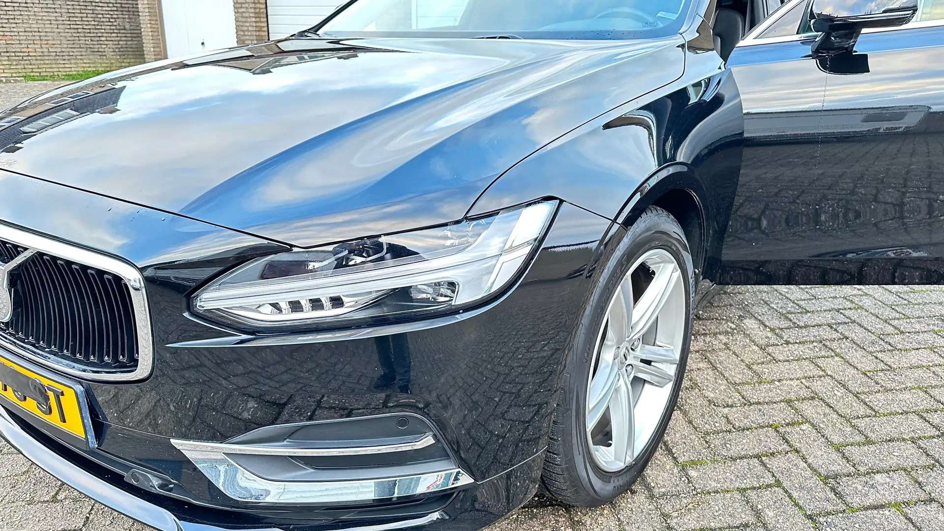 Volvo S90 2.0 T4 Inscription Zwart - 1