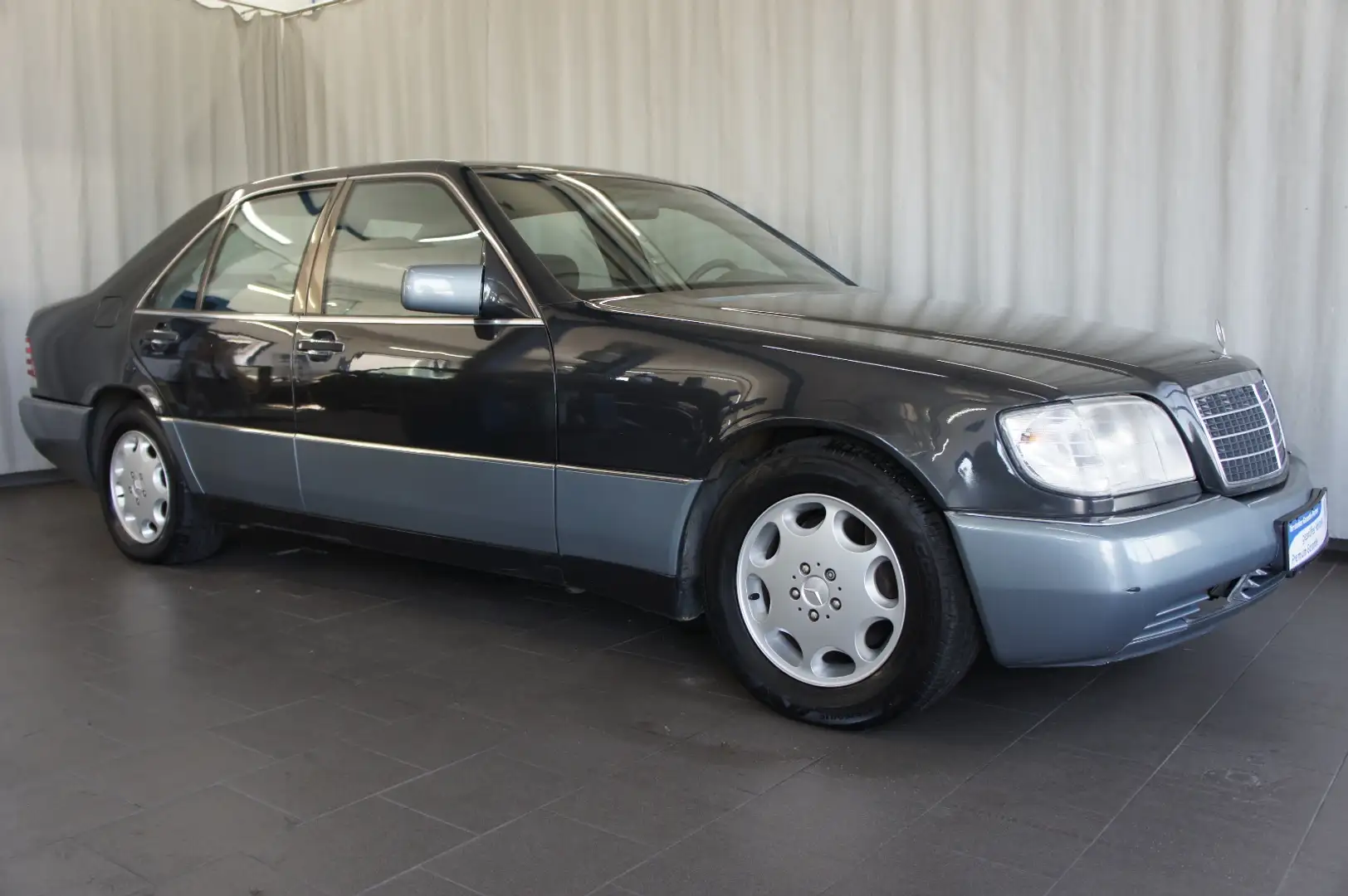 Mercedes-Benz 300 SE 3.2, S 320 #40-2 Schwarz - 1