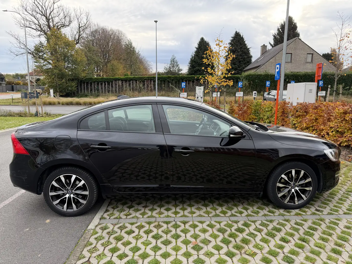 Volvo S60 S60 1.5 T2 Dynamic Edition Geartronic Zwart - 1