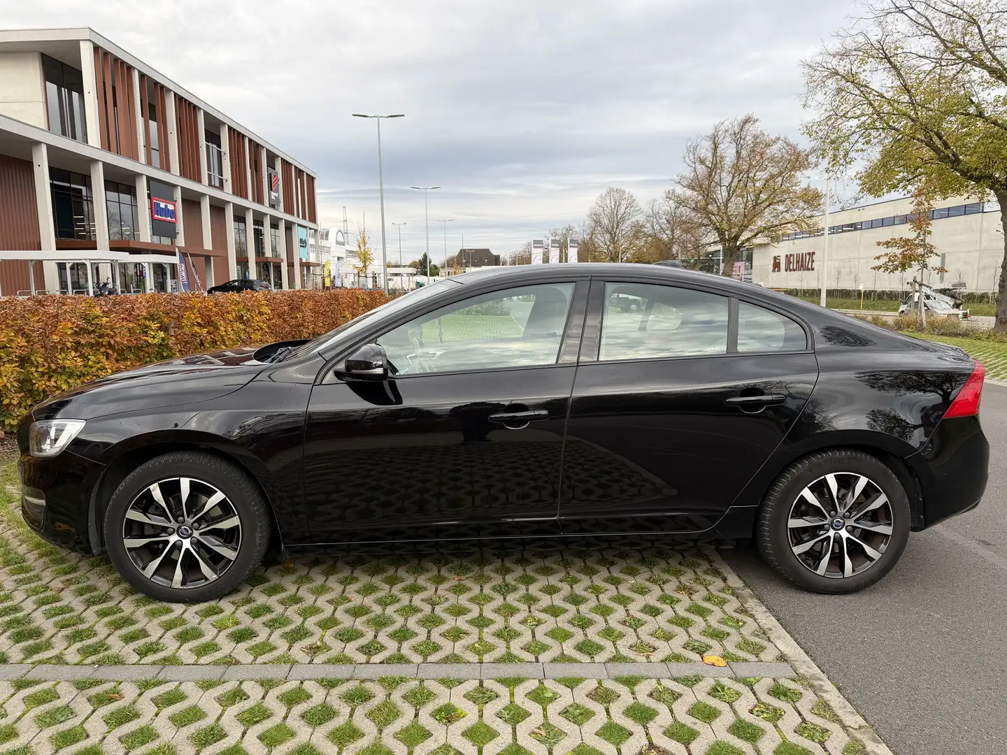 Volvo S60 S60 1.5 T2 Dynamic Edition Geartronic Zwart - 2