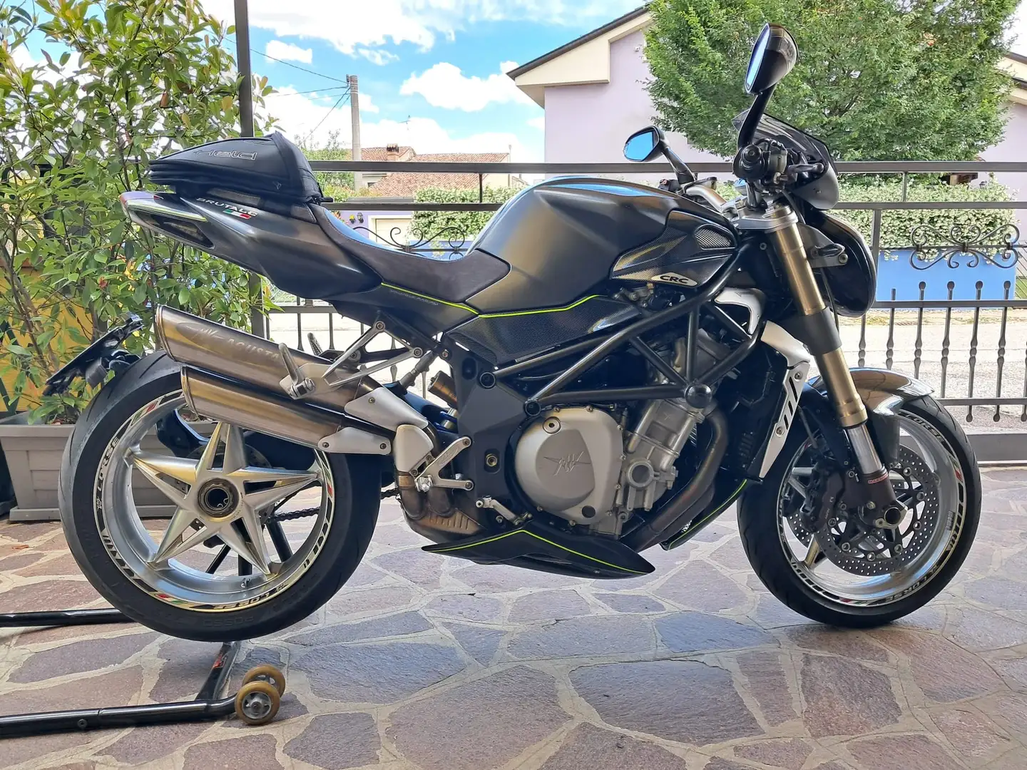 MV Agusta Brutale 750 Serie s Schwarz - 2