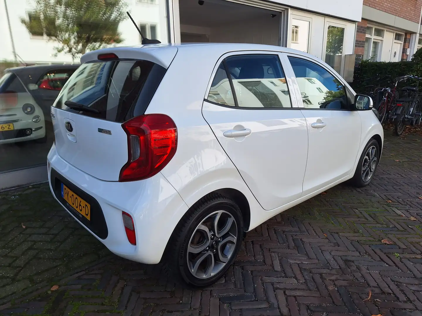Kia Picanto 1.0 CVVT First Edition 5Drs /Camera/Navi/Apple/And Wit - 2