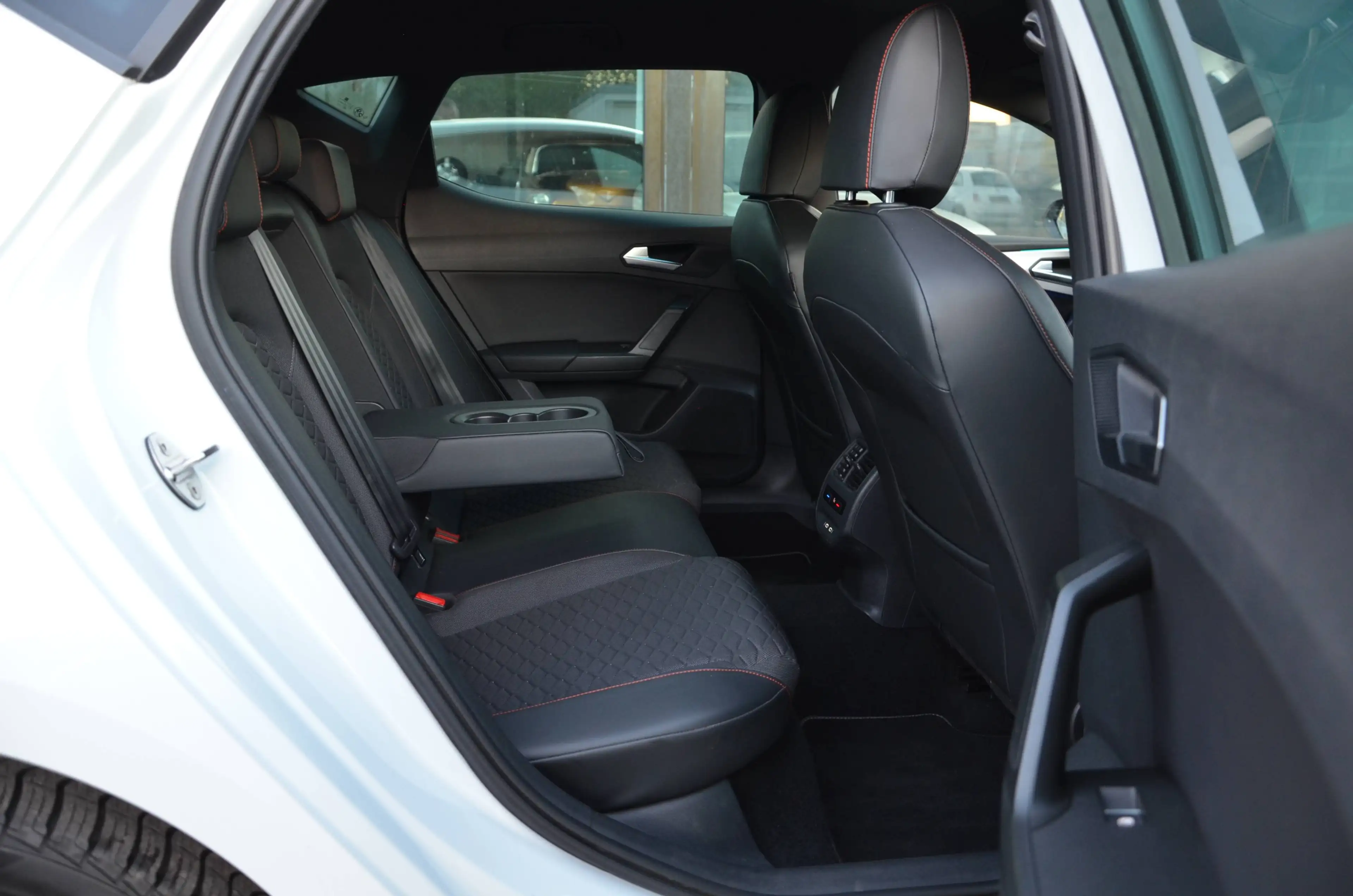 SEAT Leon e-Hybrid 1,4 FR e-Hybrid,Alu,Klima,Navi,PDC+R-Kamera,Shz,Tel — photo 15
