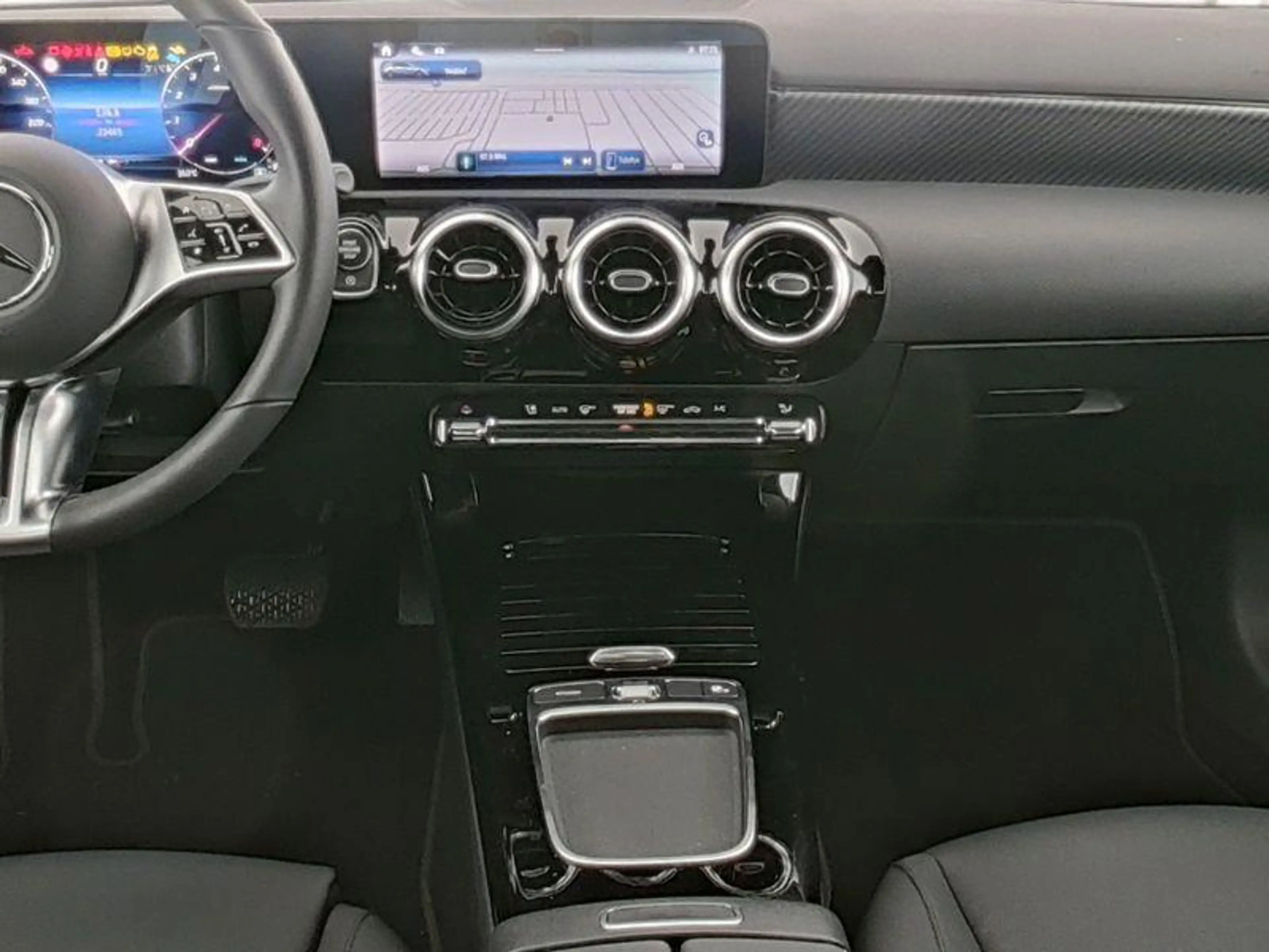 Mercedes-Benz A 180 Hatchback Luxury Line | Smartphone Integratie | Ve — photo 4
