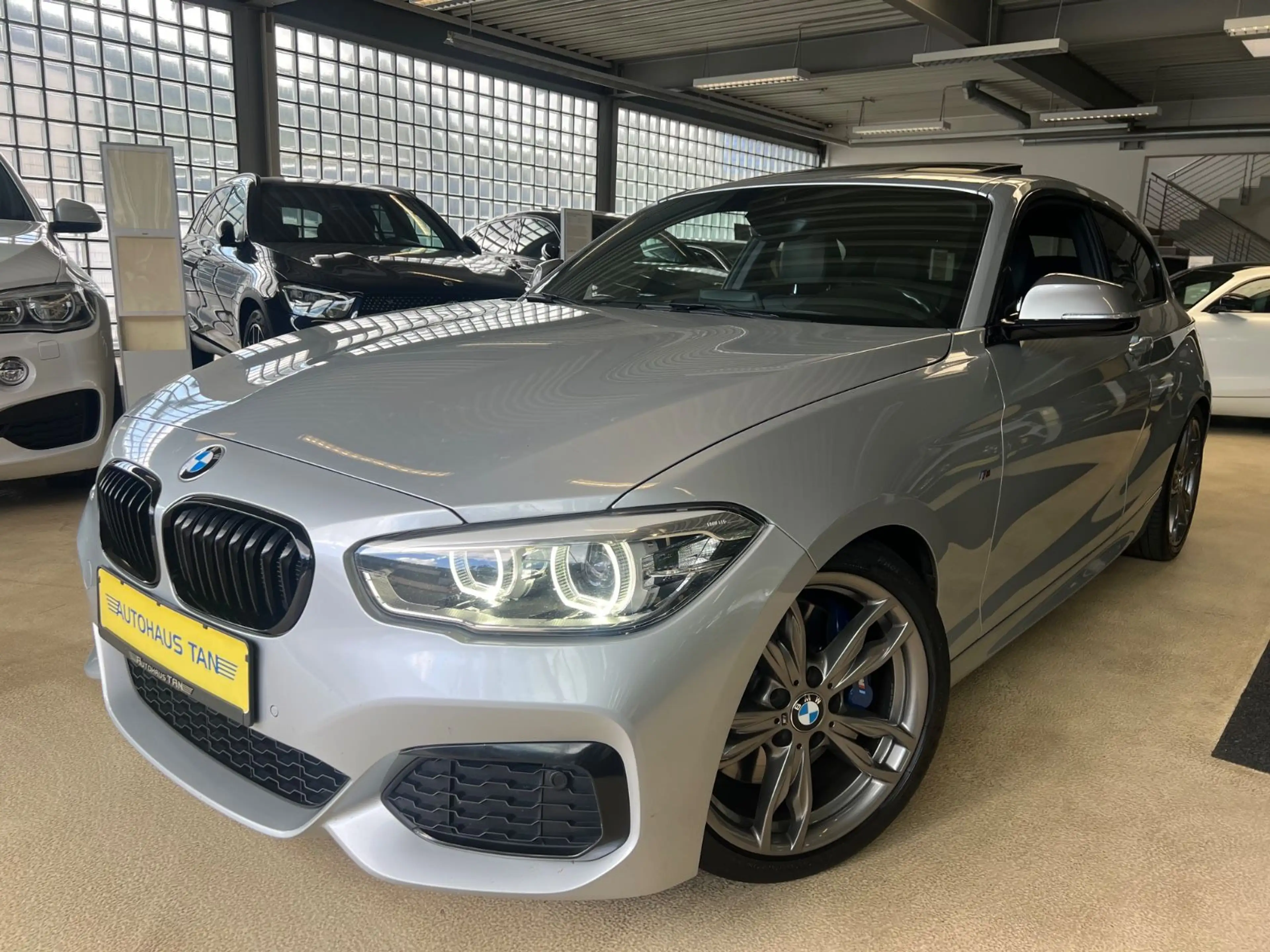 BMW 135 i xDrive * SCHIEBEDACH * LEDER *