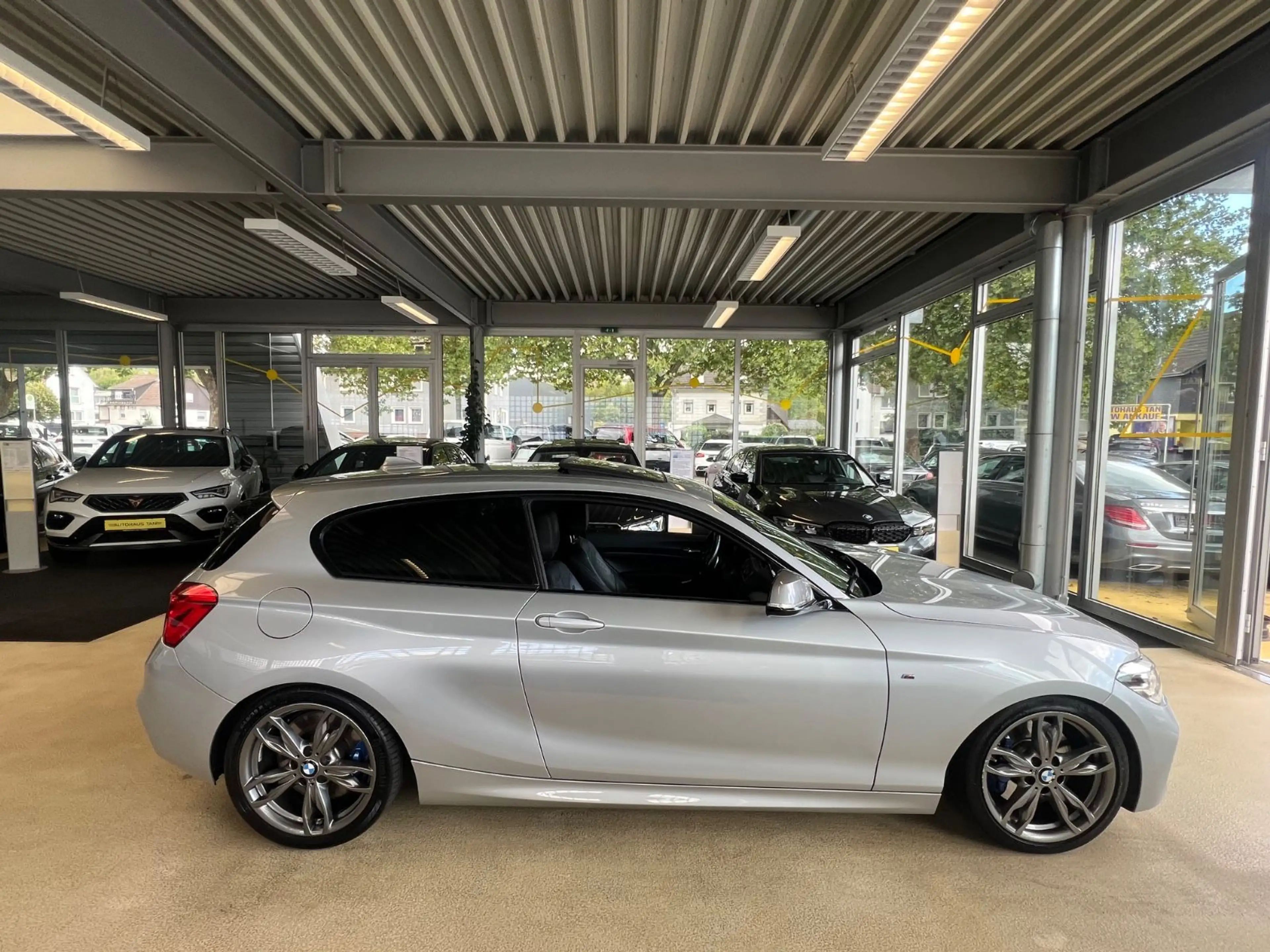 BMW 135 i xDrive * SCHIEBEDACH * LEDER * — photo 4