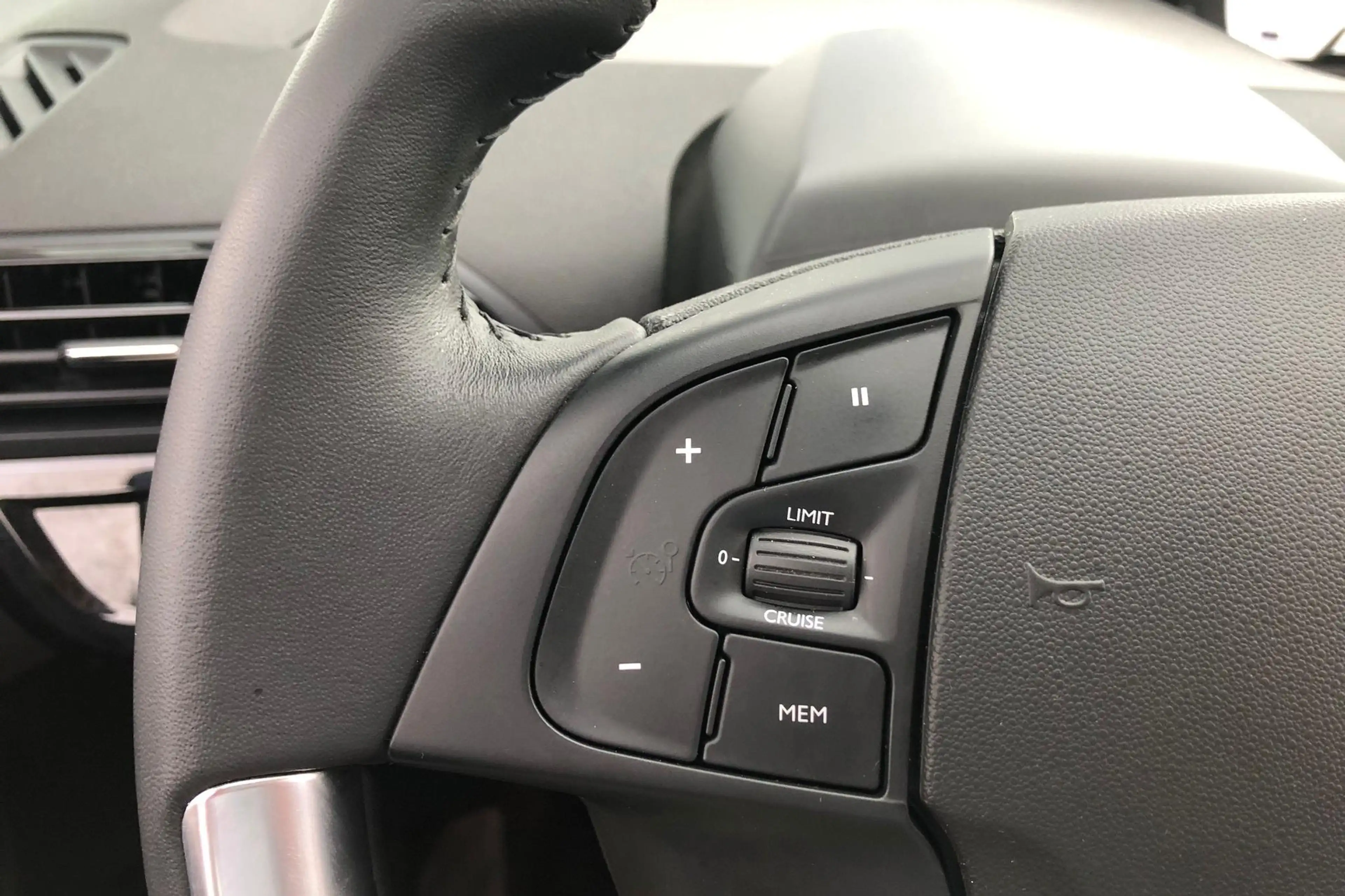 Citroen C4 Picasso 130PK Selection | Parkeersensoren | Navigatie | Cr — photo 11