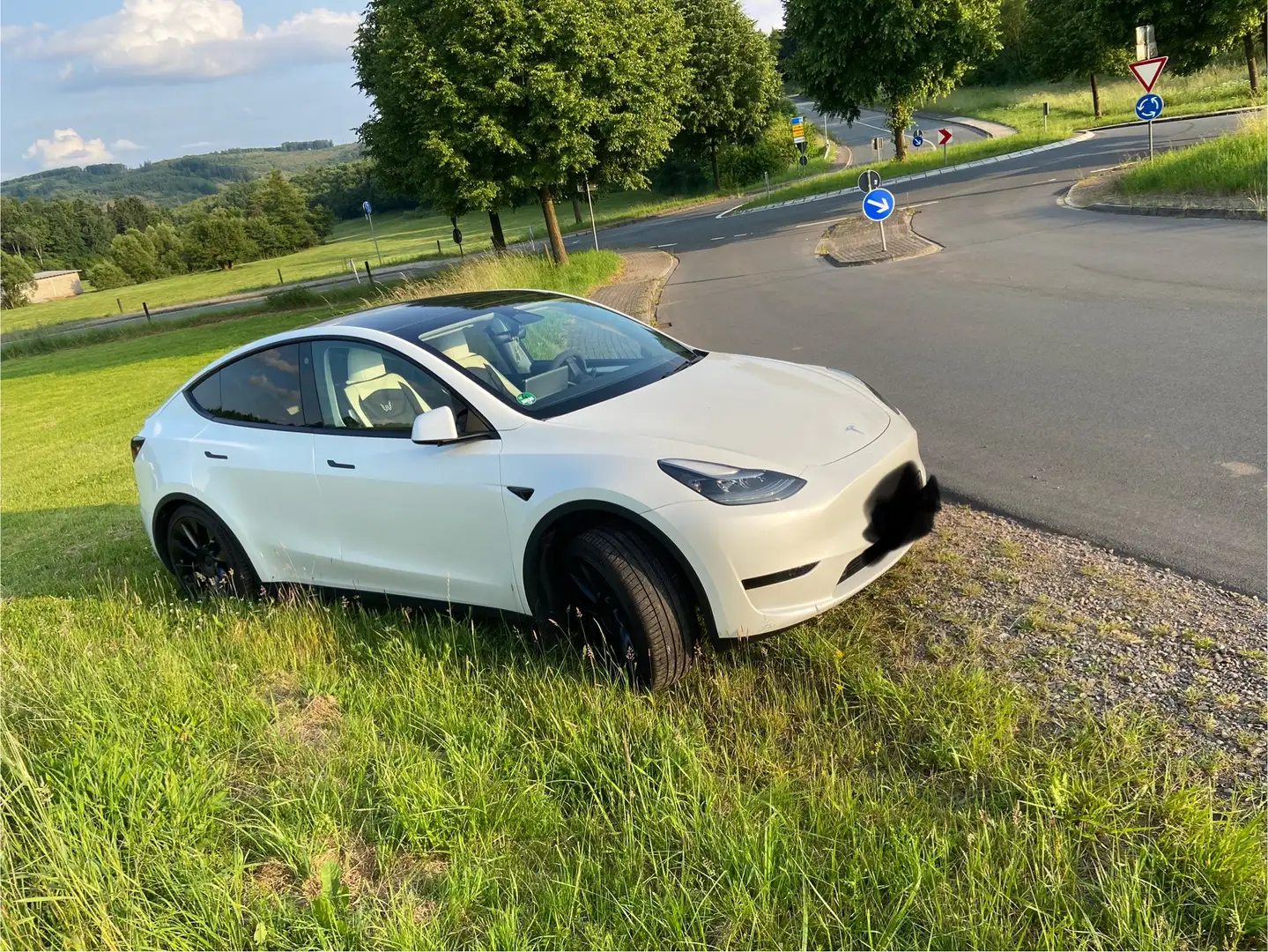 Tesla Model Y RWD White - 2