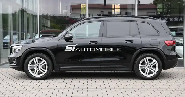 Mercedes-Benz GLB view 2