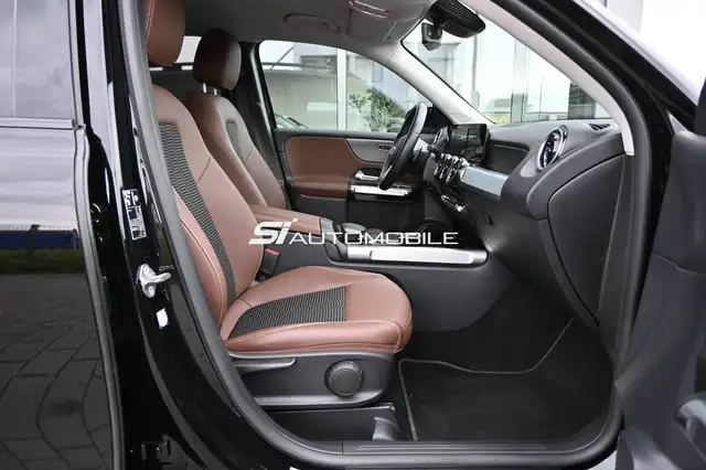 Mercedes-Benz GLB view 12