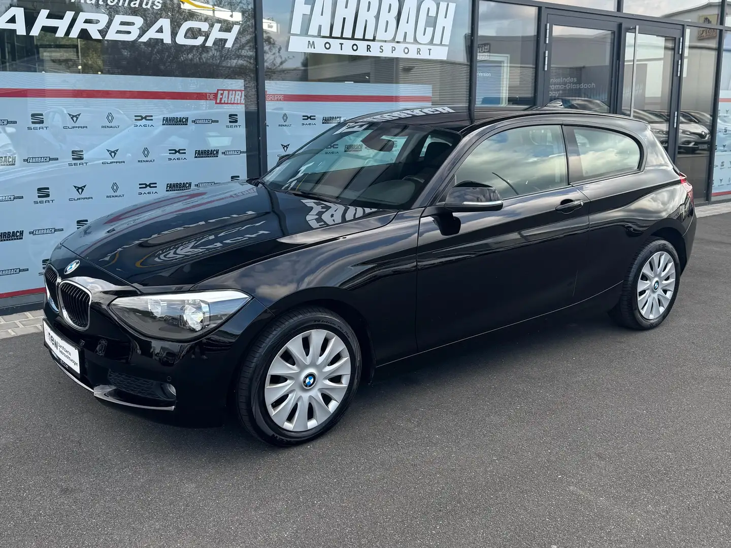 BMW 114 114 i Schwarz - 2