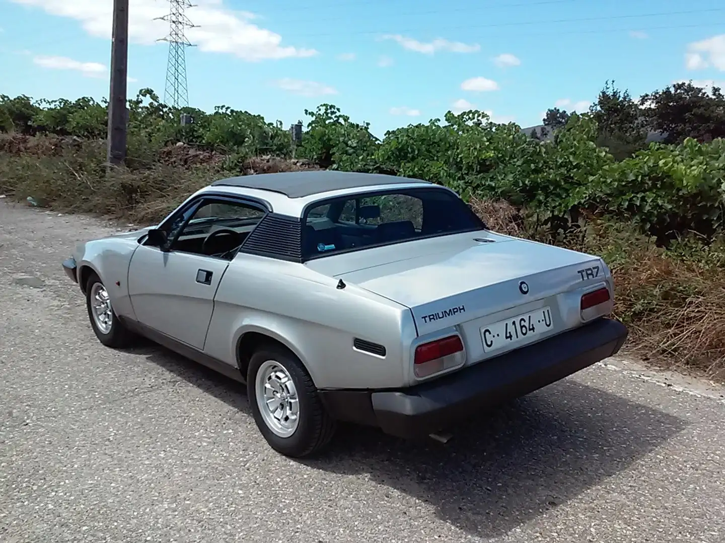 Triumph TR7 COUPE CON TECHO DE LONA CORREDIZO Plateado - 2