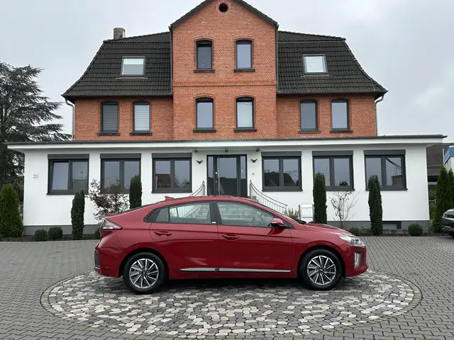 Hyundai IONIQ Trend ACC NAVI INFINITY SHZ CAM