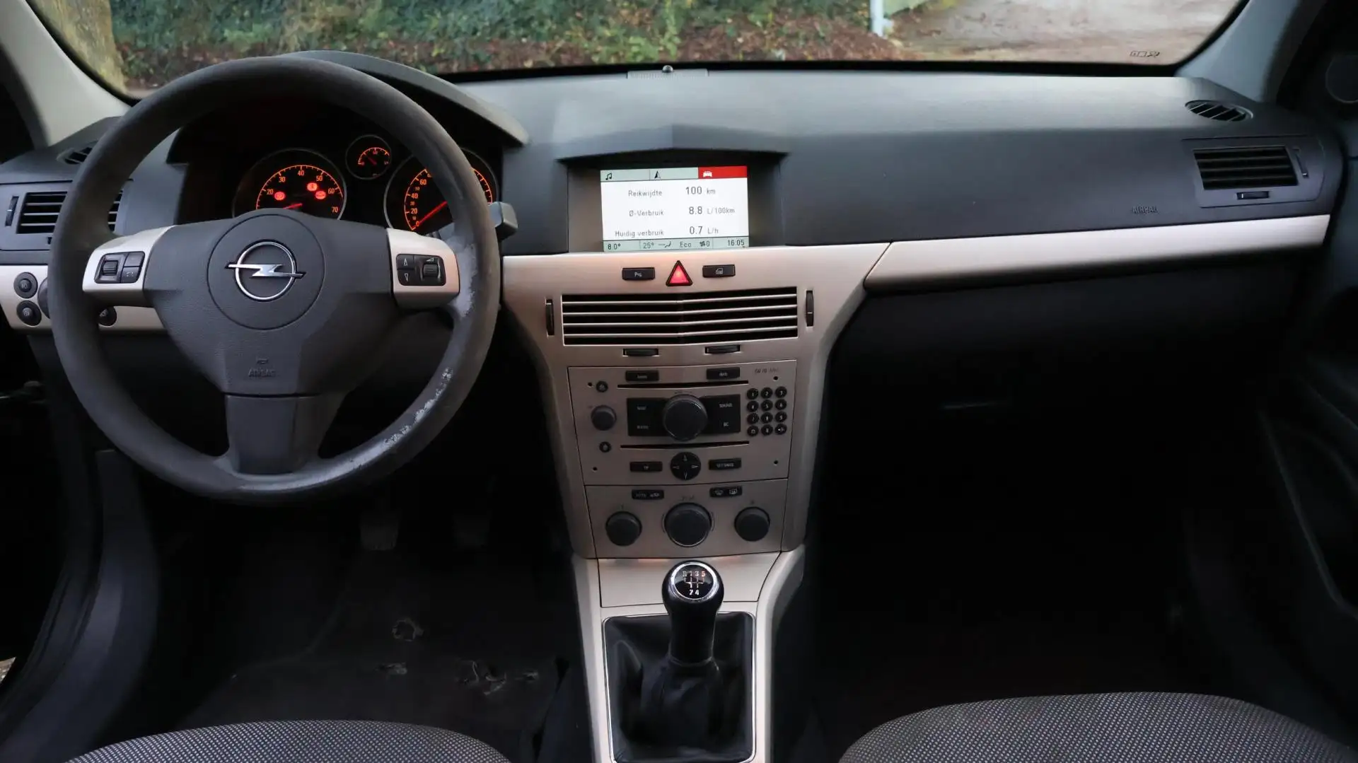 Opel Astra 1.6 Temptation|Clima|PDC|Tr.haak|Nw.APK Zwart - 2