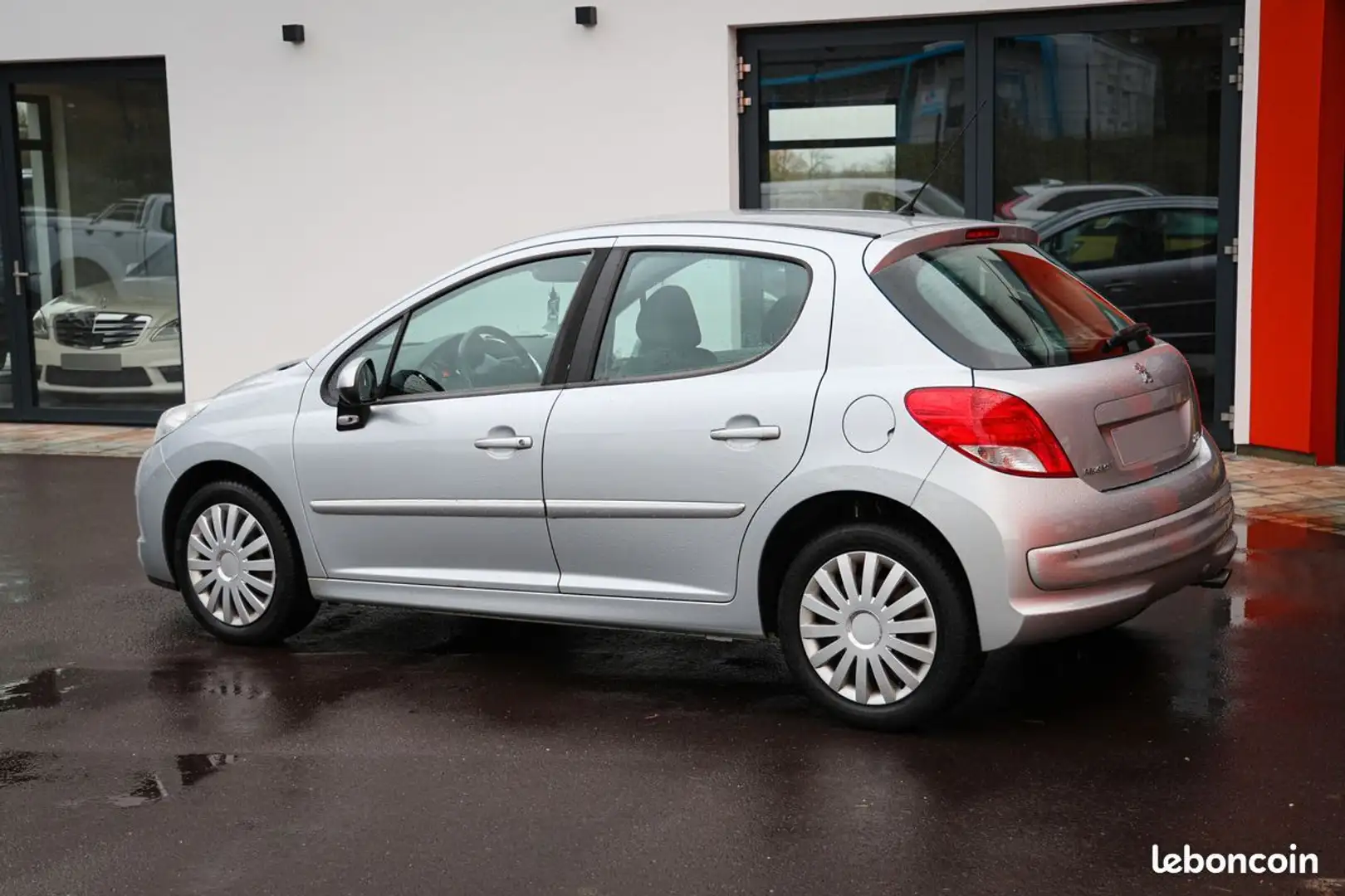 Peugeot 207 1.6 thp 160ch Boîte manuelle 6 vitesses Gris - 2