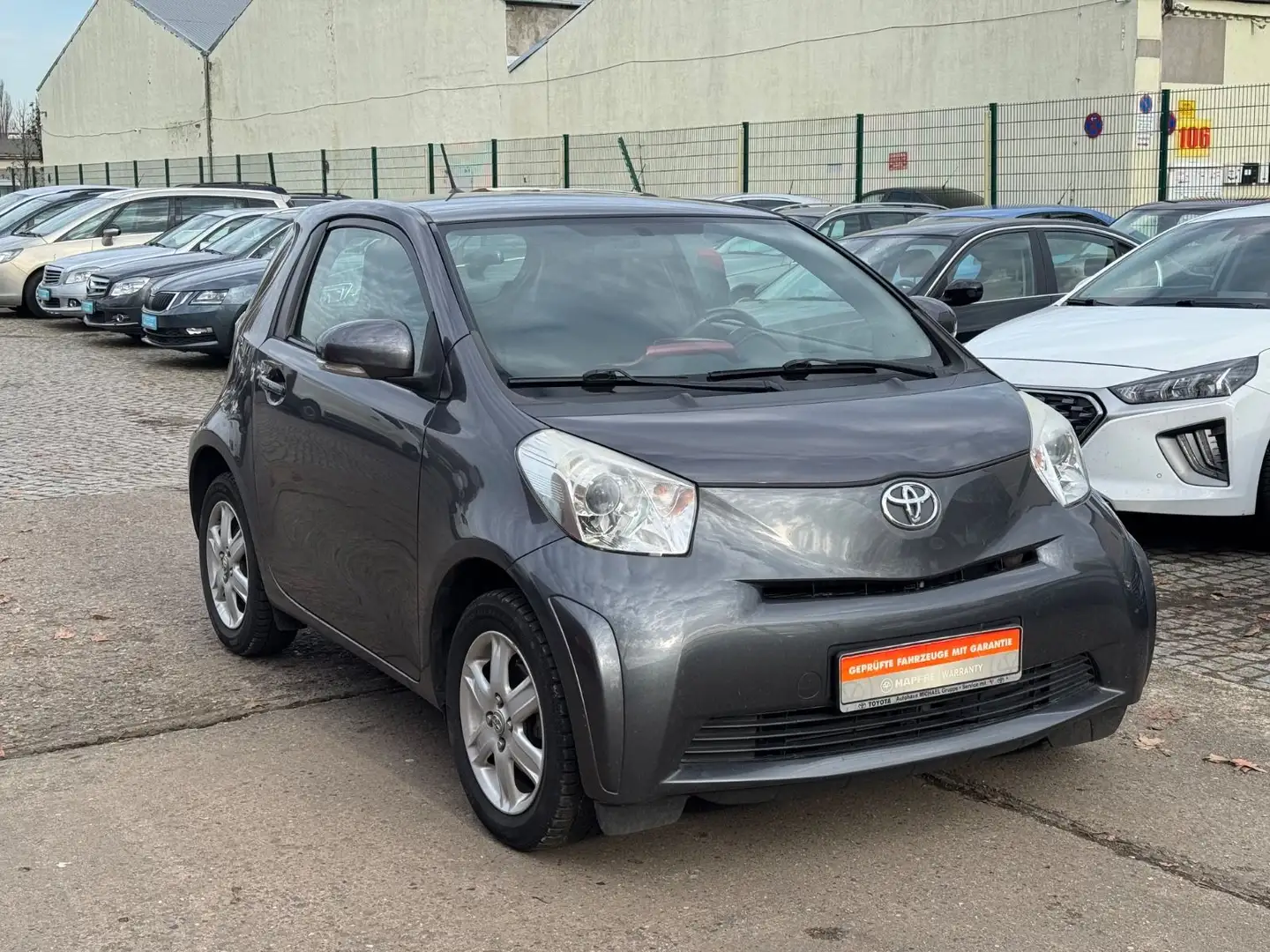 Toyota iQ Gri - 1