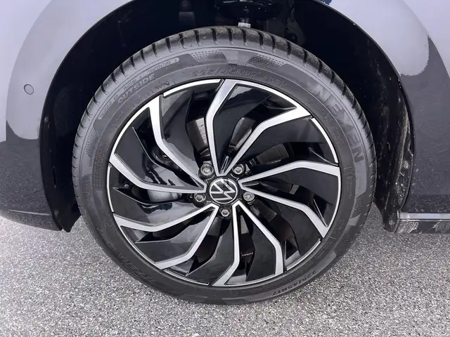 Volkswagen Golf view 6