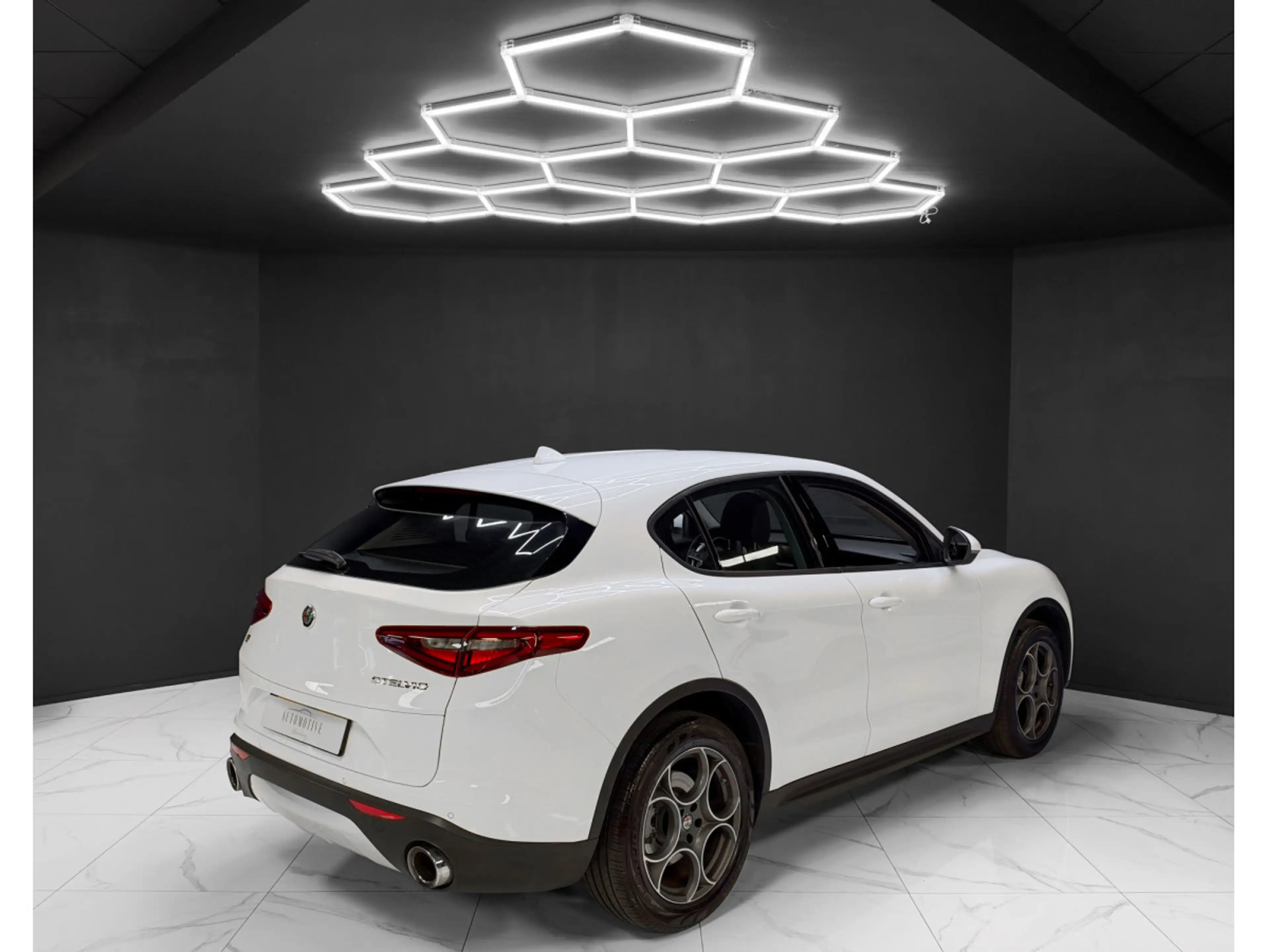 Alfa Romeo Stelvio Q4 2.0 Turbo AWD — photo 5