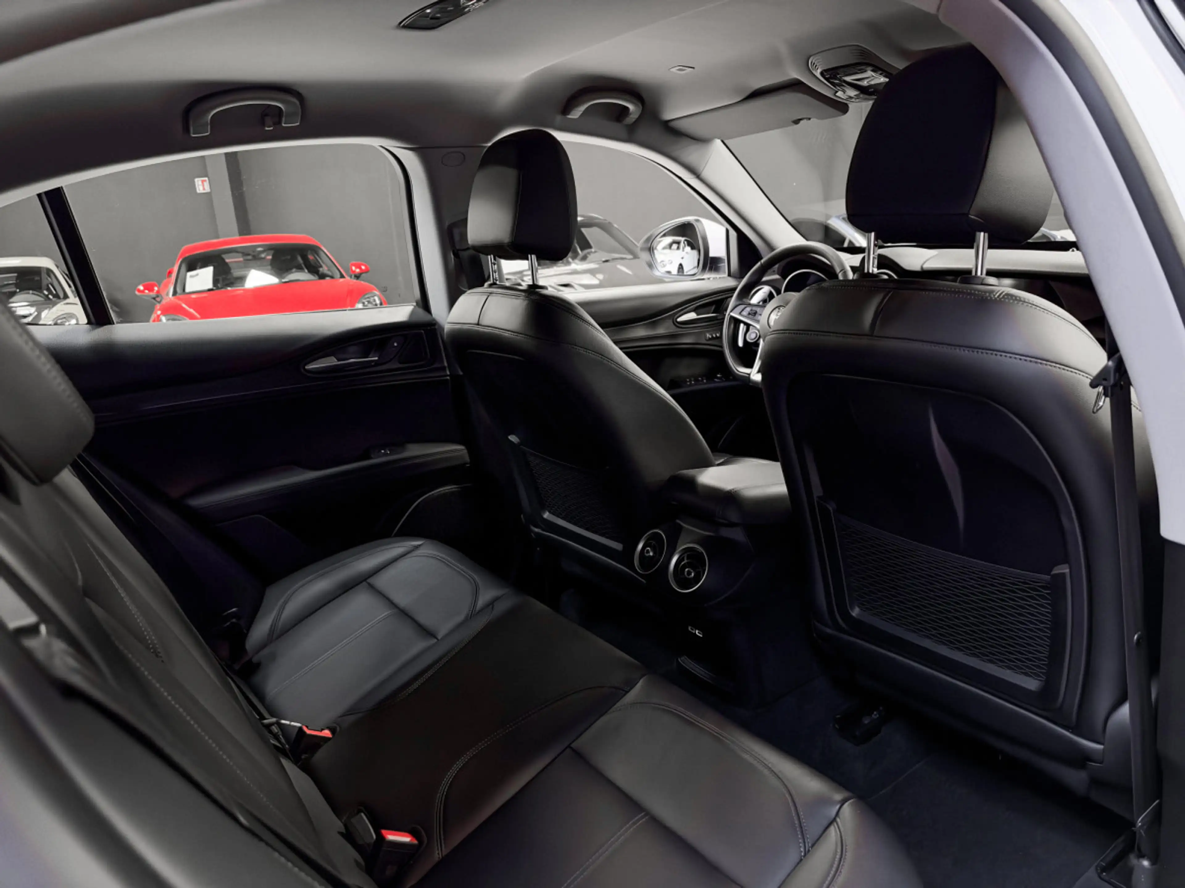 Alfa Romeo Stelvio Q4 2.0 Turbo AWD — photo 13