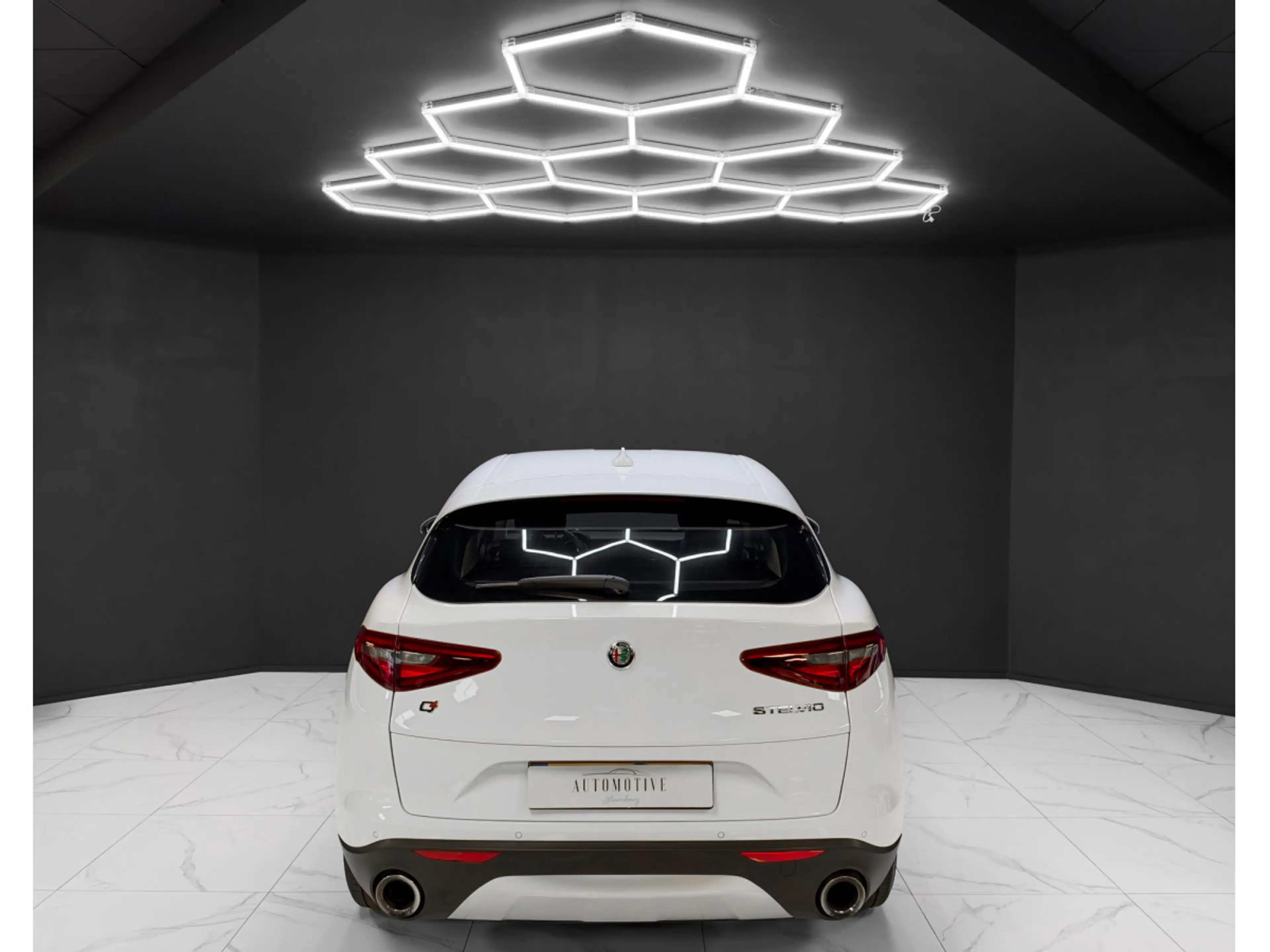 Alfa Romeo Stelvio Q4 2.0 Turbo AWD — photo 4