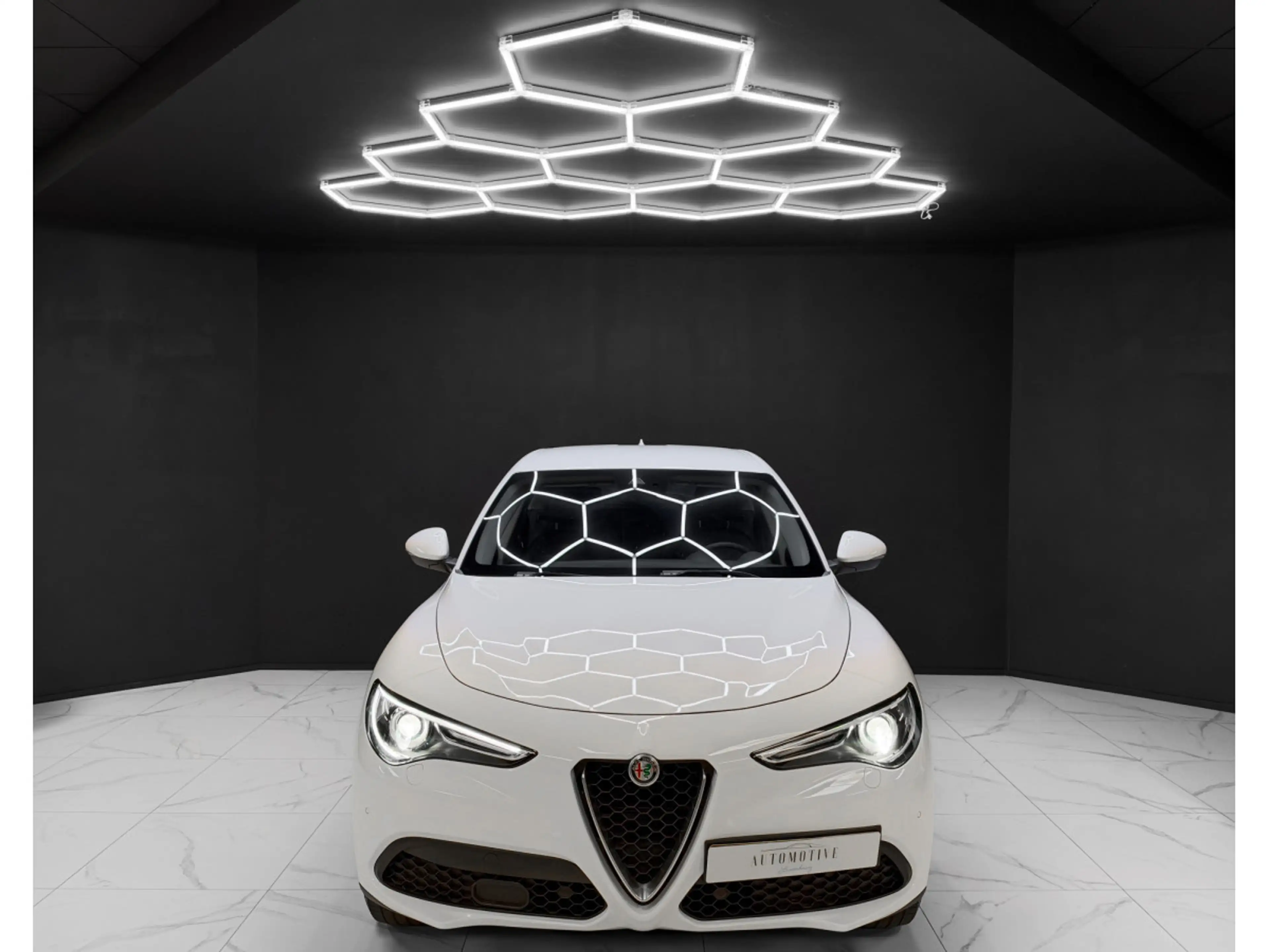 Alfa Romeo Stelvio Q4 2.0 Turbo AWD — photo 8