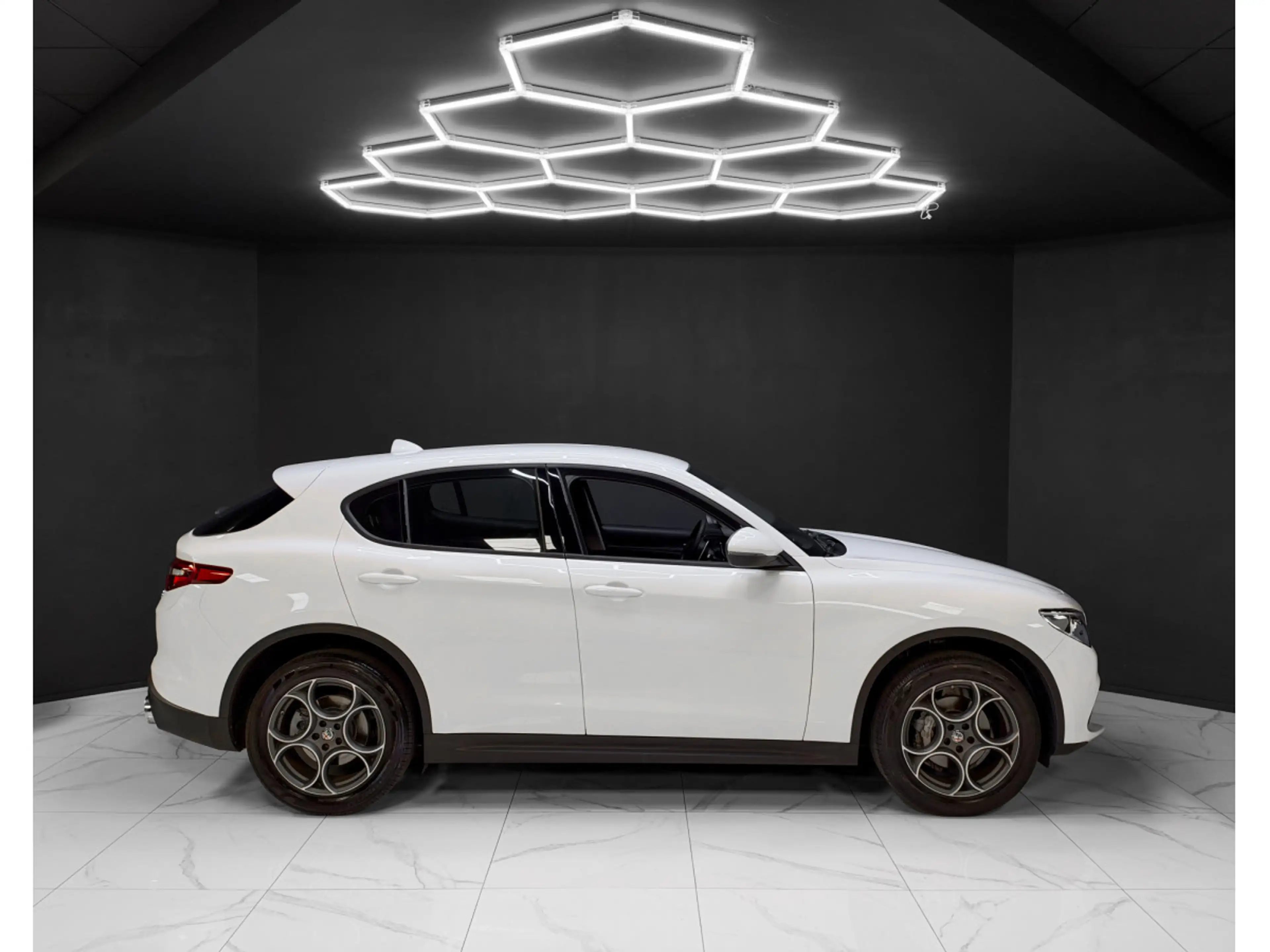 Alfa Romeo Stelvio Q4 2.0 Turbo AWD — photo 6