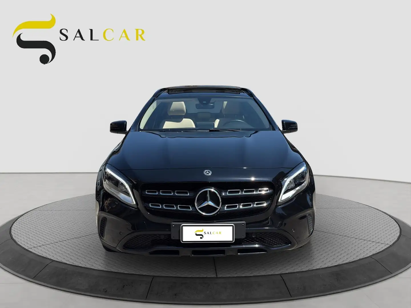 Mercedes-Benz GLA 200 d 2.2 136cv Night Edition Tetto 2017 Nero - 2