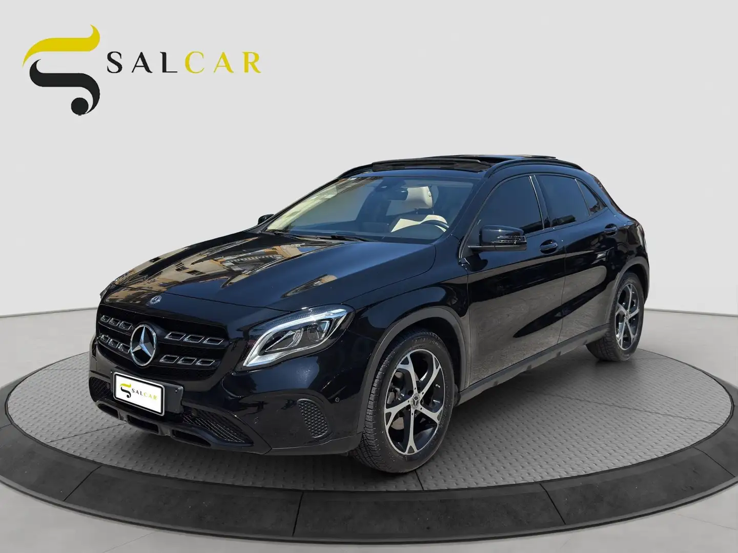 Mercedes-Benz GLA 200 d 2.2 136cv Night Edition Tetto 2017 Nero - 1