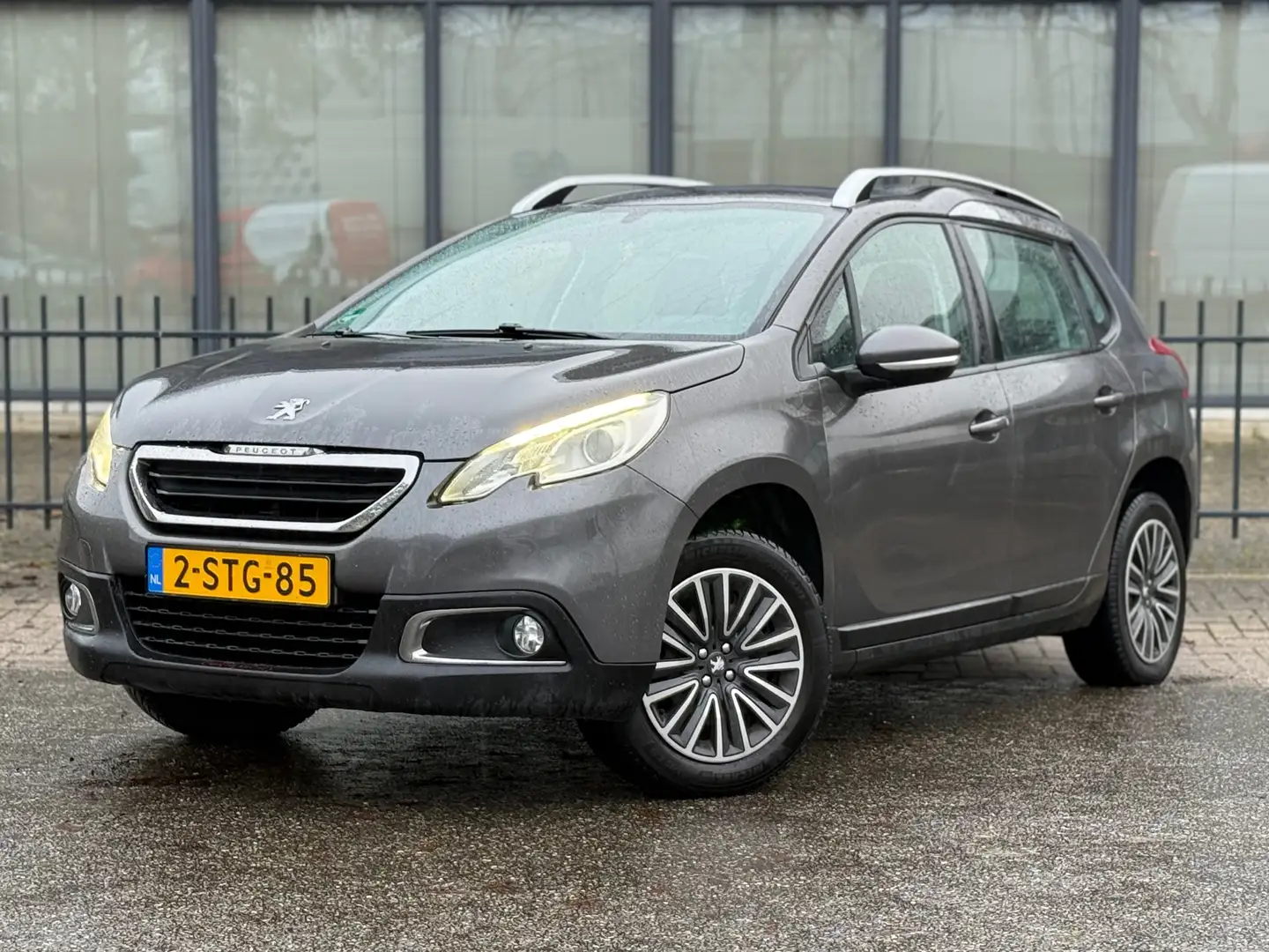 Peugeot 2008 1.2 VTi Blue Lease |Dealer onderhouden | APK Grau - 2