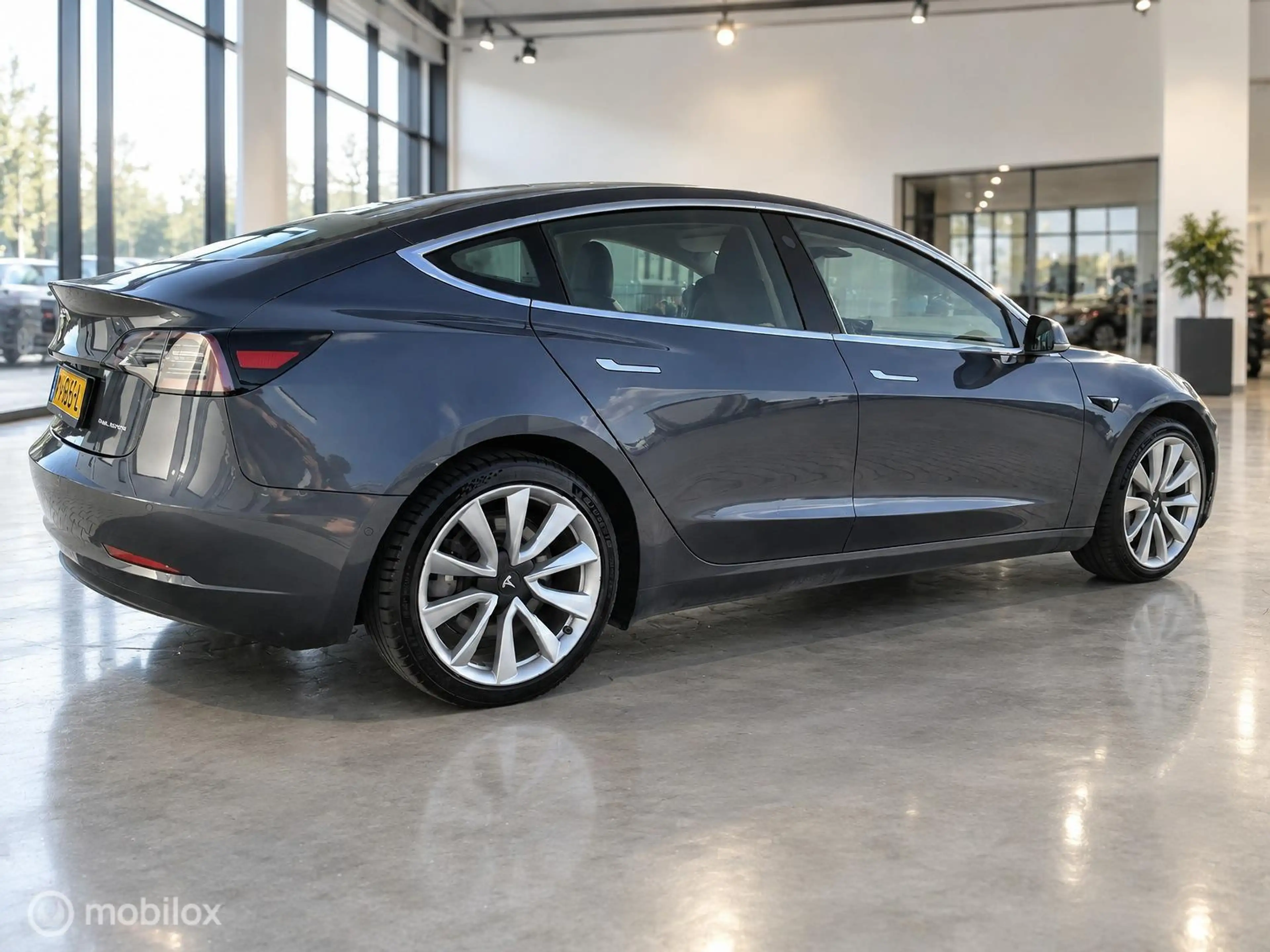 Tesla Model 3 Long Range AWD | 75 kWh | Dual Motor | 19" Perform — photo 8
