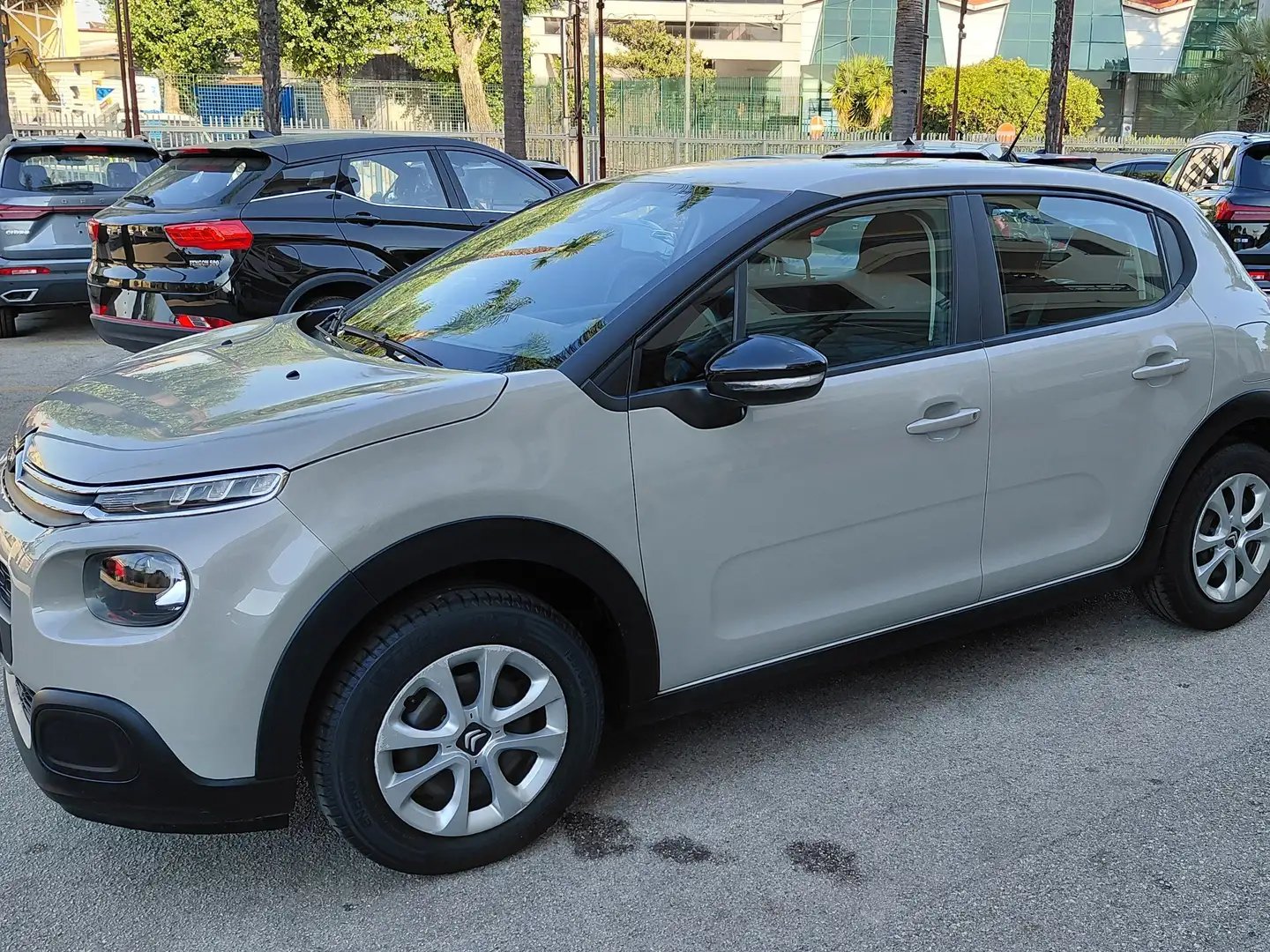 Citroen C3 C3 1.2 puretech live 82cv neopatentati Beige - 1