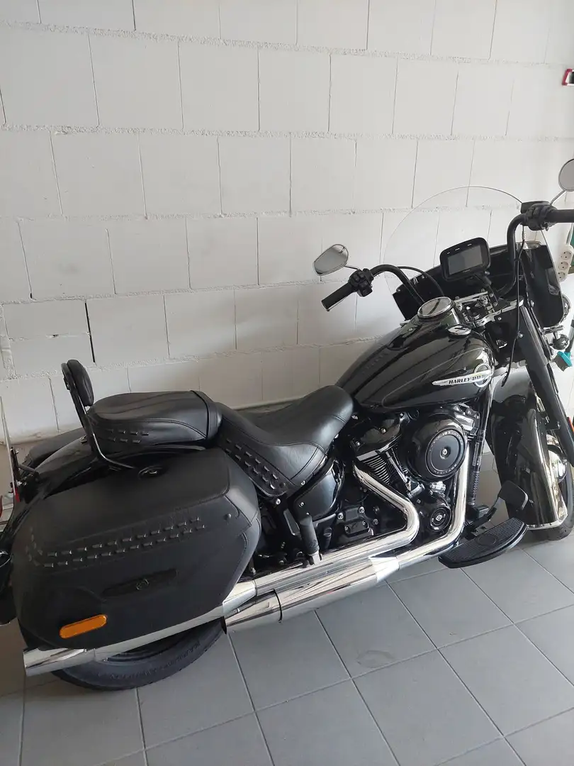 Harley-Davidson Heritage Softail Classic 107 Fekete - 1