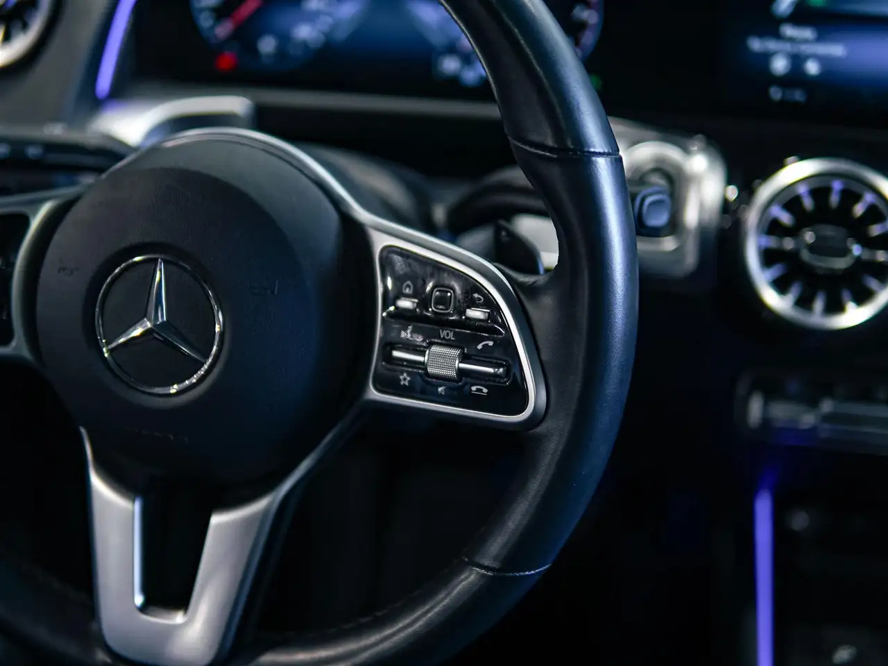 Mercedes-Benz GLB photo Mercedes-Benz GLB