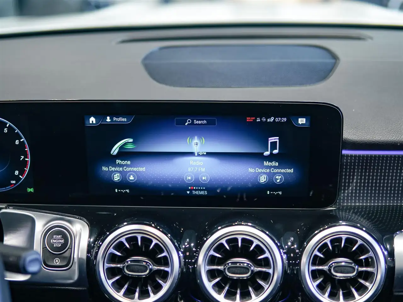 Mercedes-Benz GLB photo Mercedes-Benz GLB