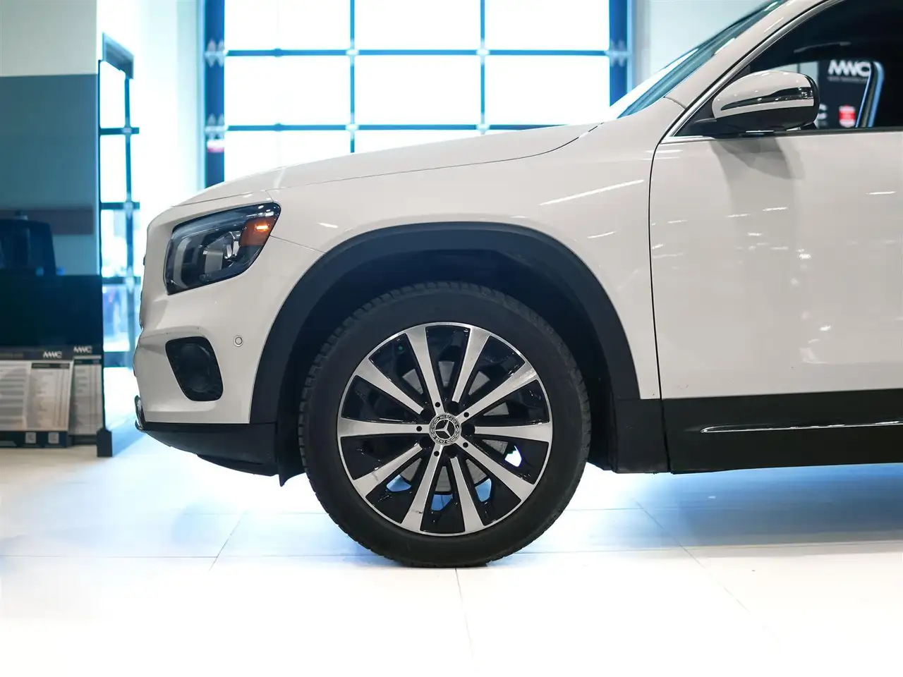 Mercedes-Benz GLB photo Mercedes-Benz GLB