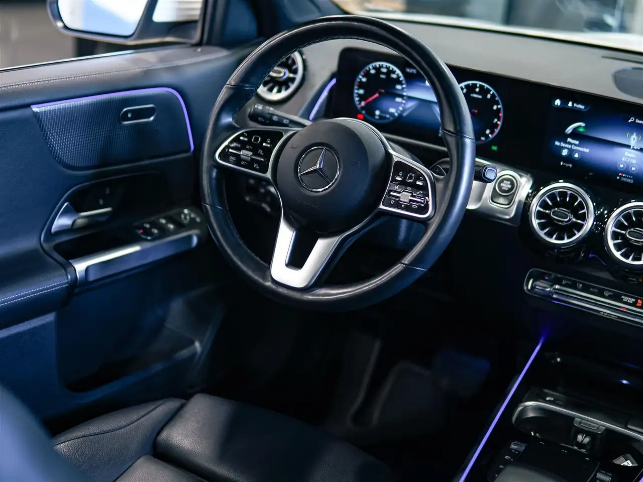 Mercedes-Benz GLB photo Mercedes-Benz GLB