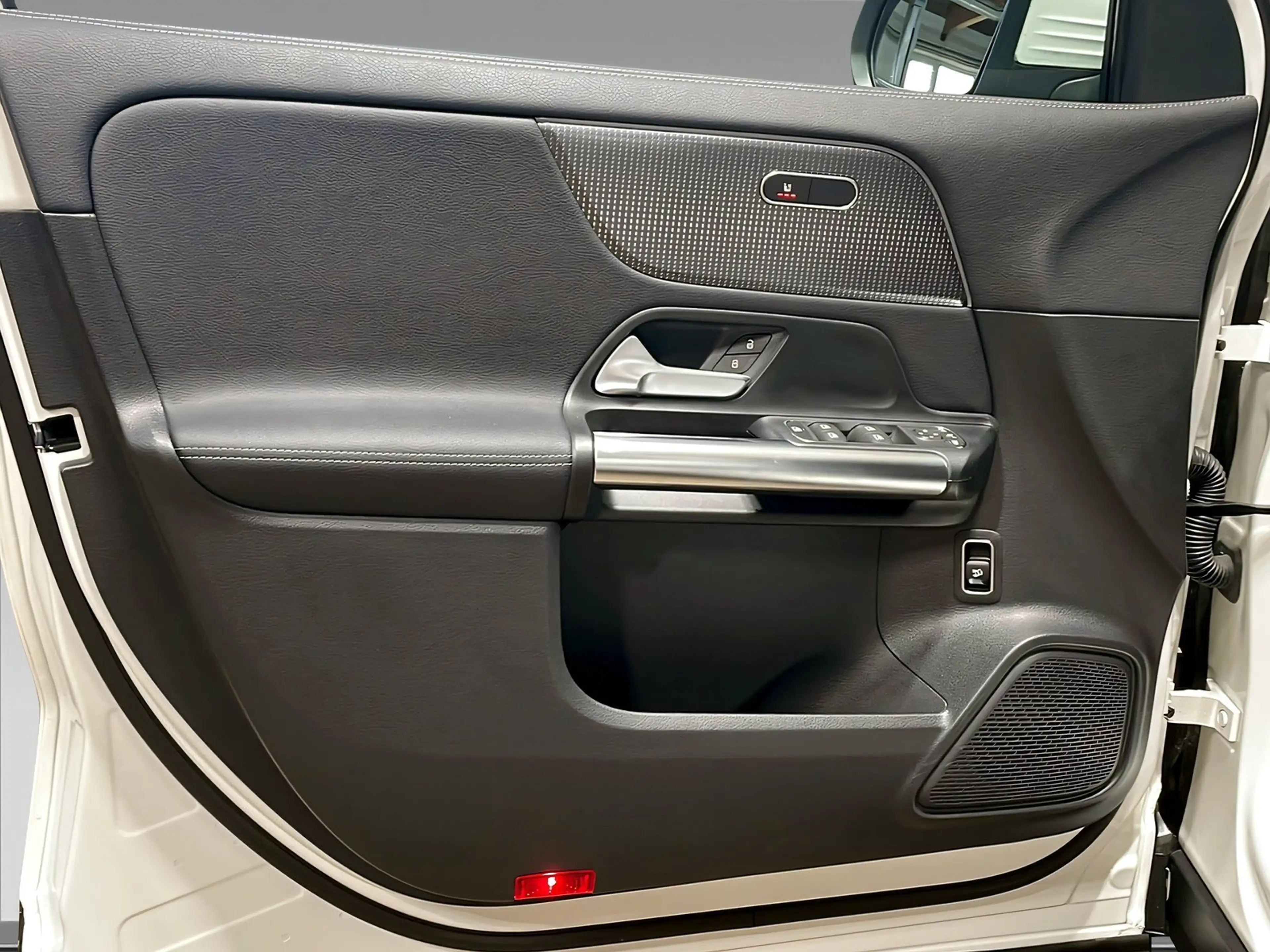 Mercedes-Benz EQA 300 4M AMG+LED+Kamera+CarPlay+Ambiente+SHz — photo 13