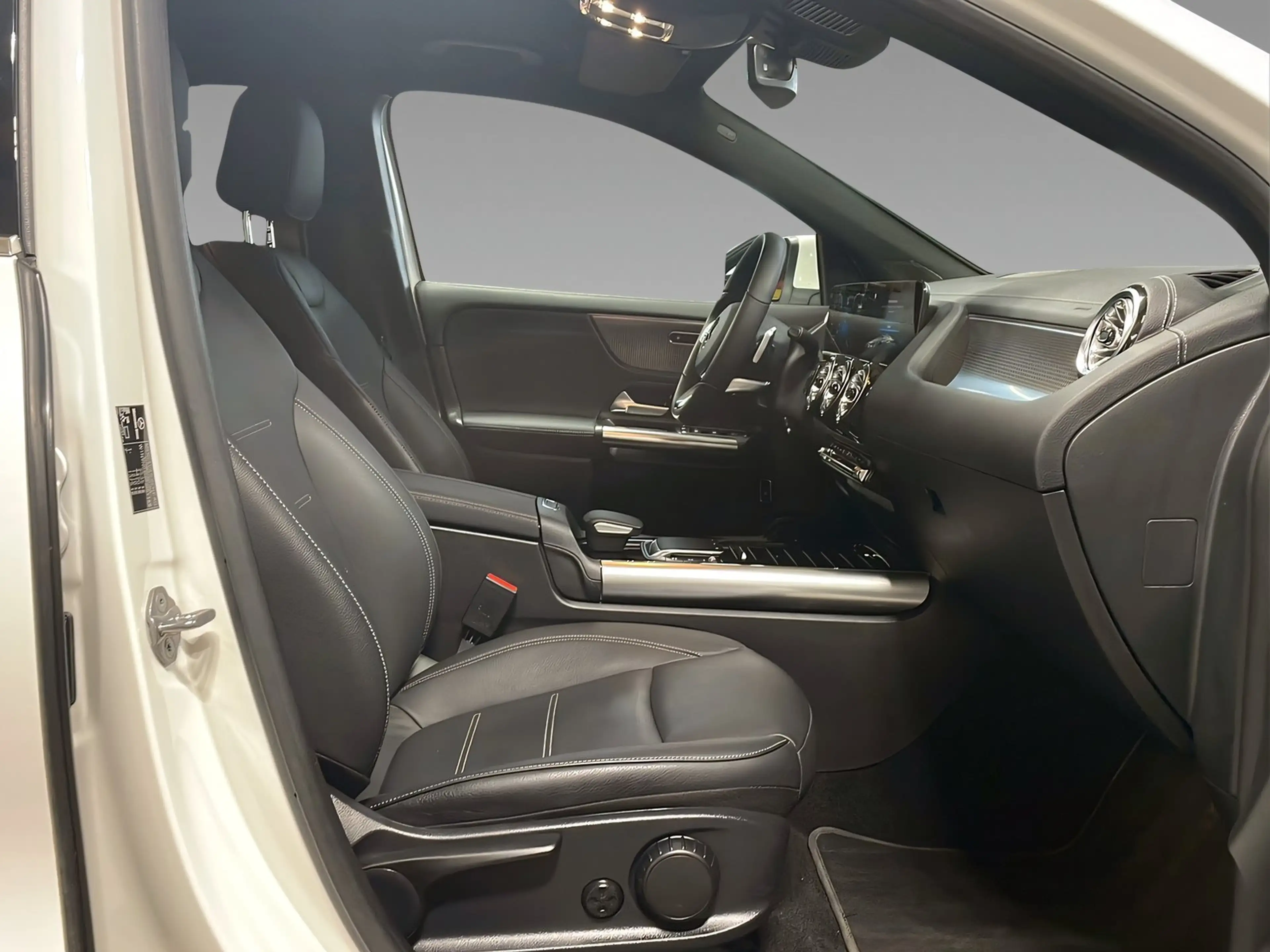 Mercedes-Benz EQA 300 4M AMG+LED+Kamera+CarPlay+Ambiente+SHz — photo 12