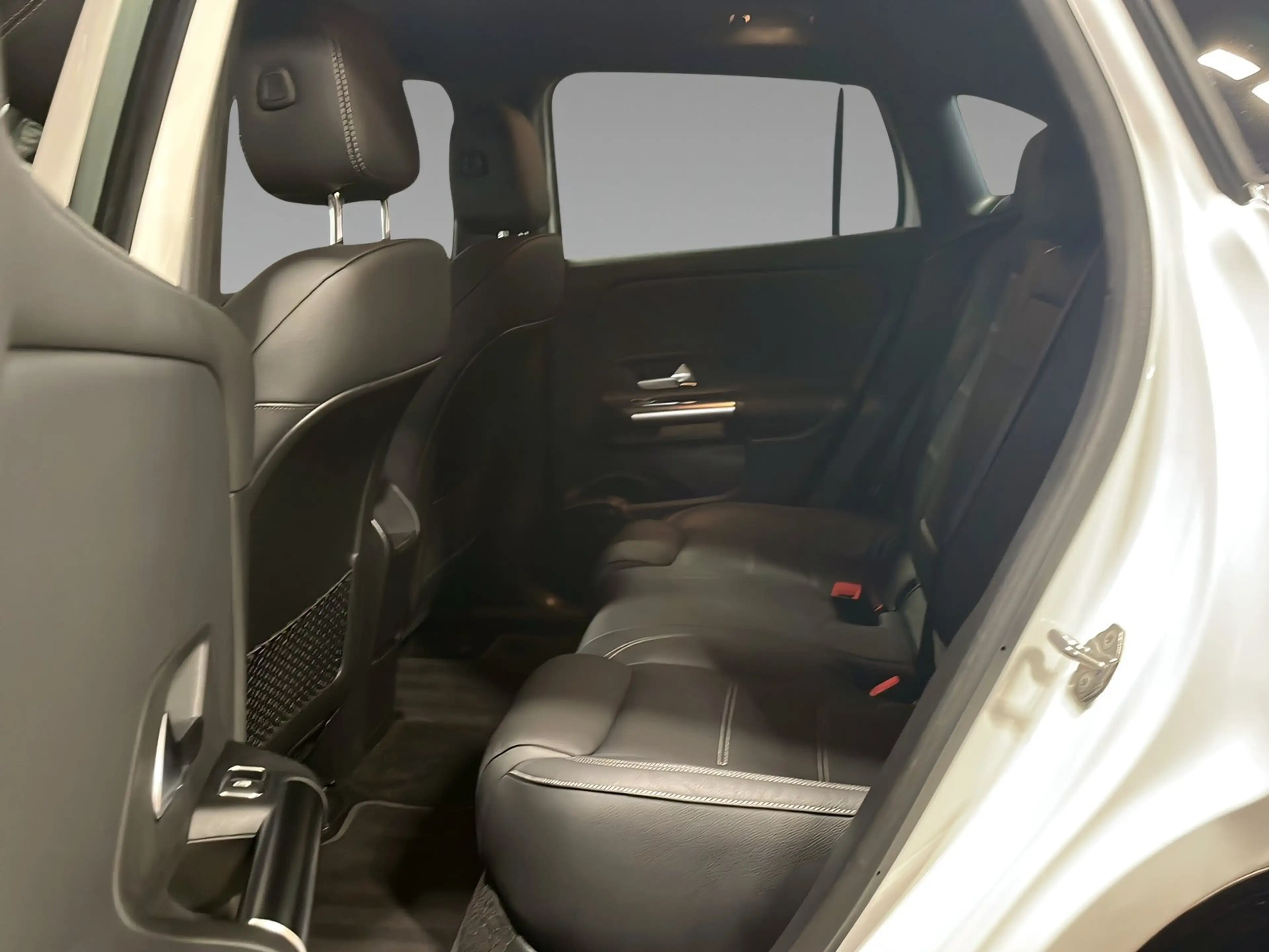 Mercedes-Benz EQA 300 4M AMG+LED+Kamera+CarPlay+Ambiente+SHz — photo 10