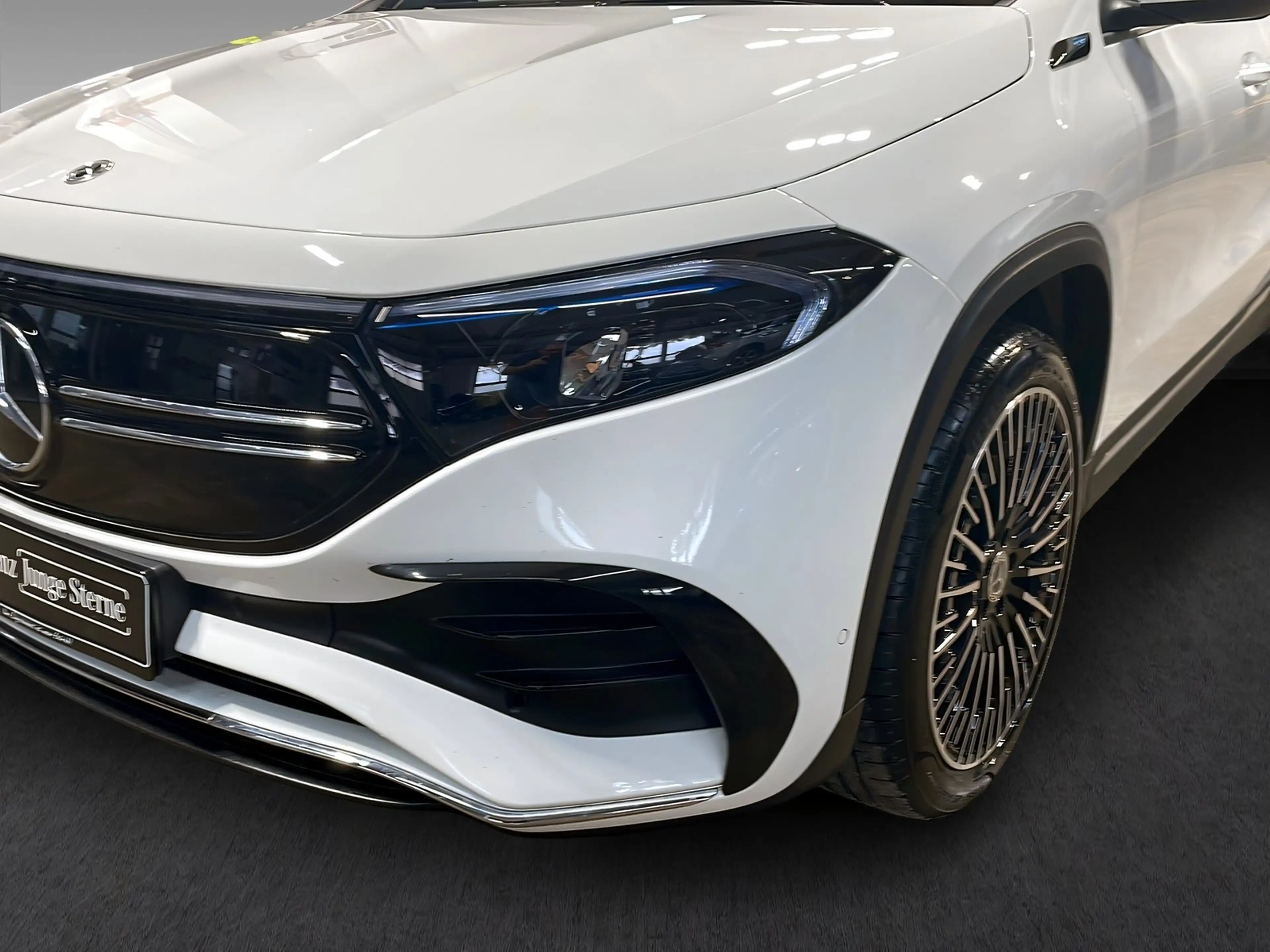 Mercedes-Benz EQA 300 4M AMG+LED+Kamera+CarPlay+Ambiente+SHz — photo 4