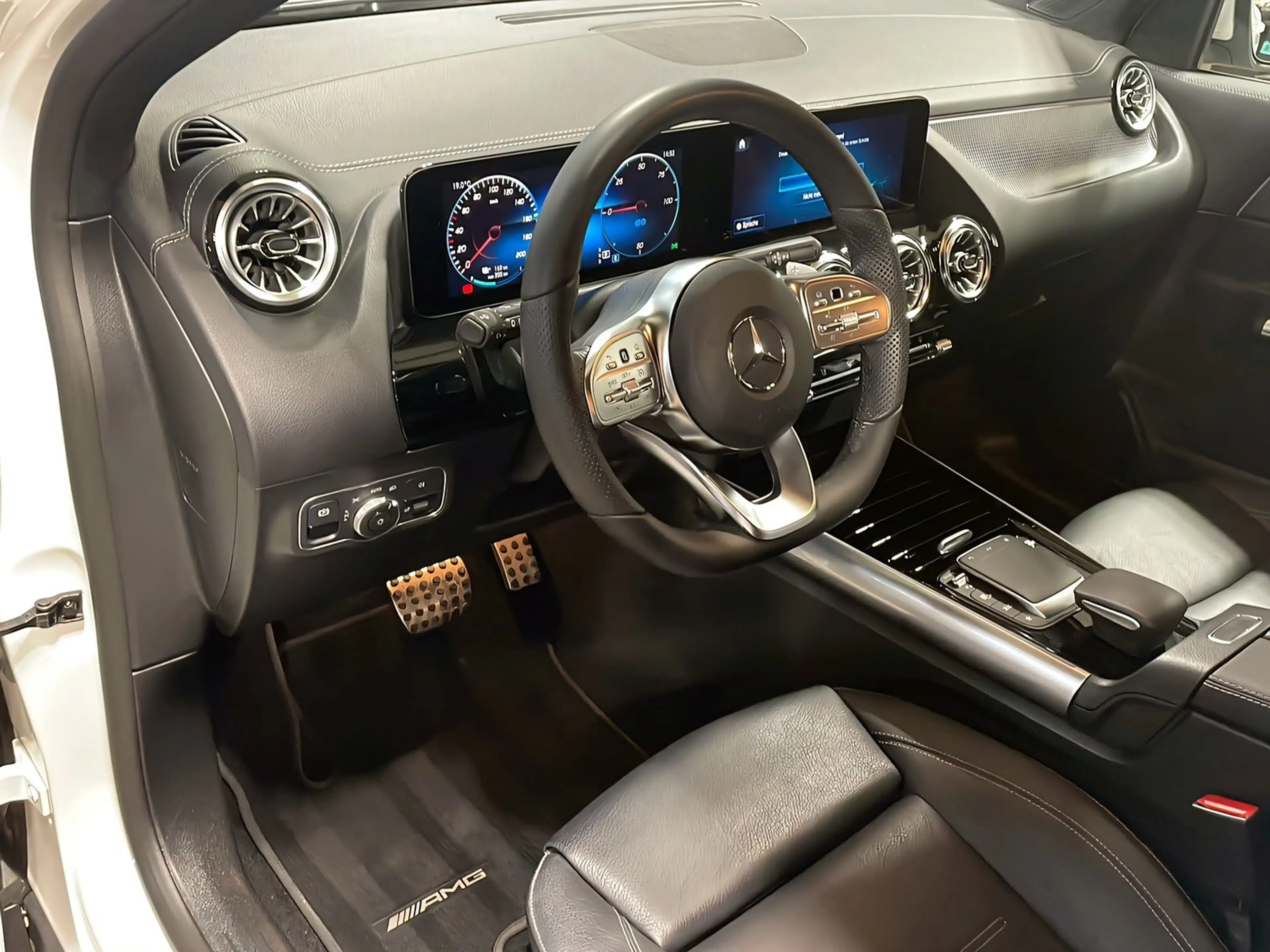 Mercedes-Benz EQA 300 4M AMG+LED+Kamera+CarPlay+Ambiente+SHz — photo 14