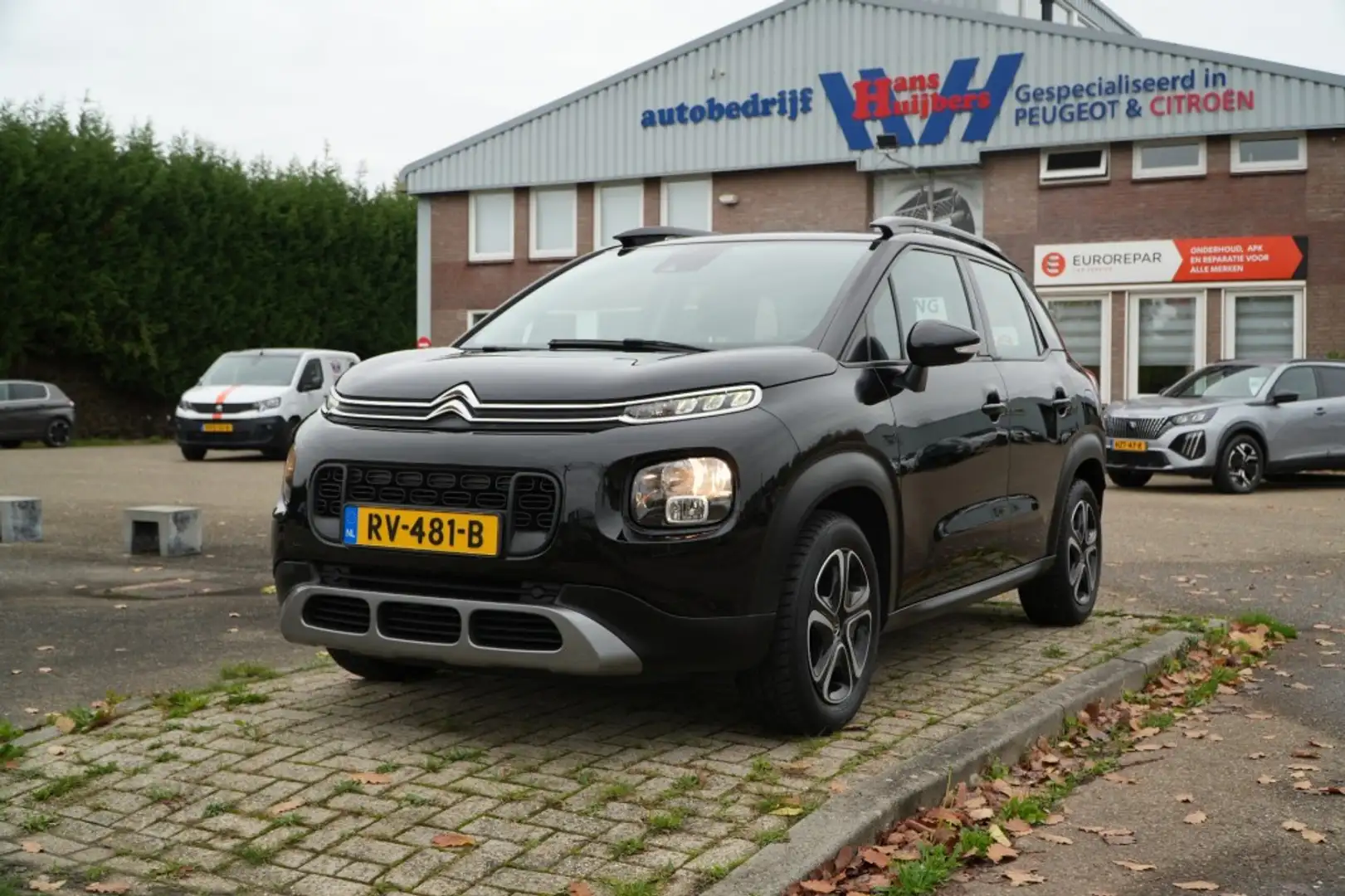 Citroen C3 Aircross FEEL 1.2-110PK - incl. 12 maanden garantie & rijkl Zwart - 1