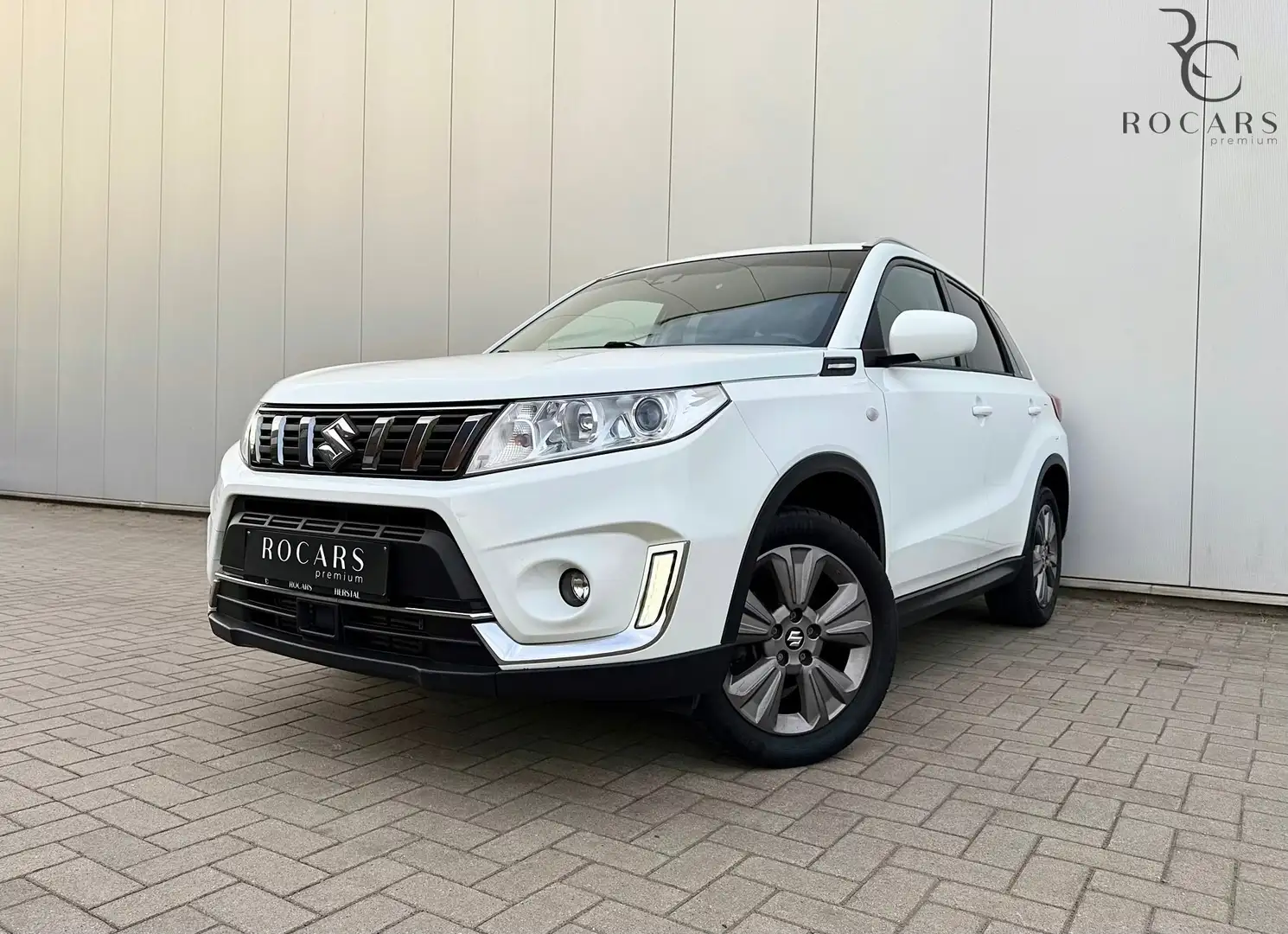 Suzuki Vitara 1.0 * 4X4 * GPS*CAMERA*CRUISE*CARPLAY*GARANTIE 1AN Blanc - 1