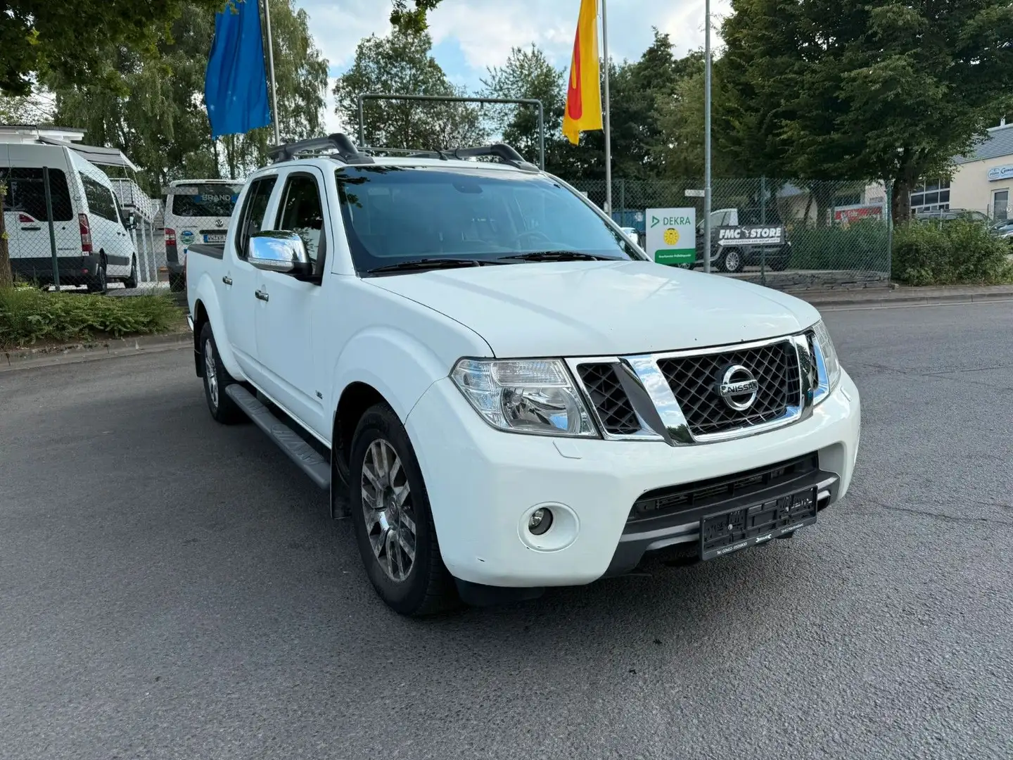 Nissan Navara Pickup Double Cab LE V6 4X4 Weiß - 1