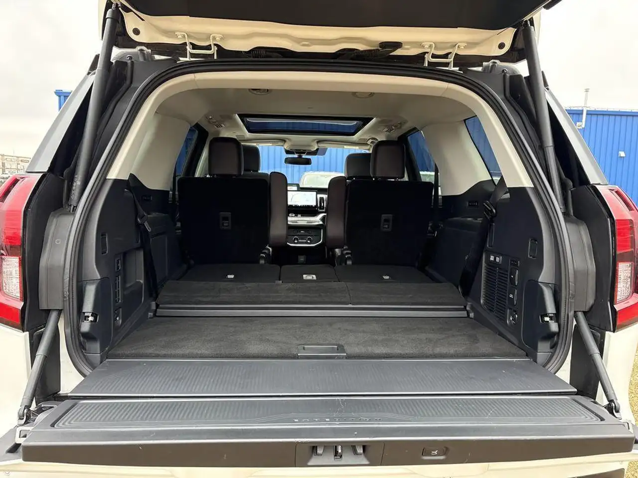 Ford Expedition снимка Ford Expedition