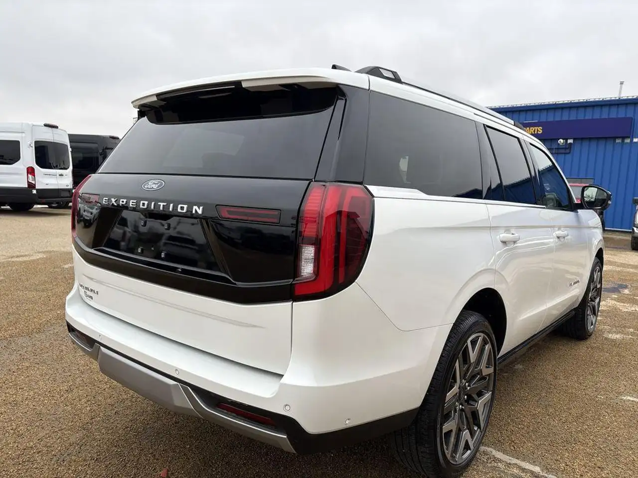 Ford Expedition снимка Ford Expedition