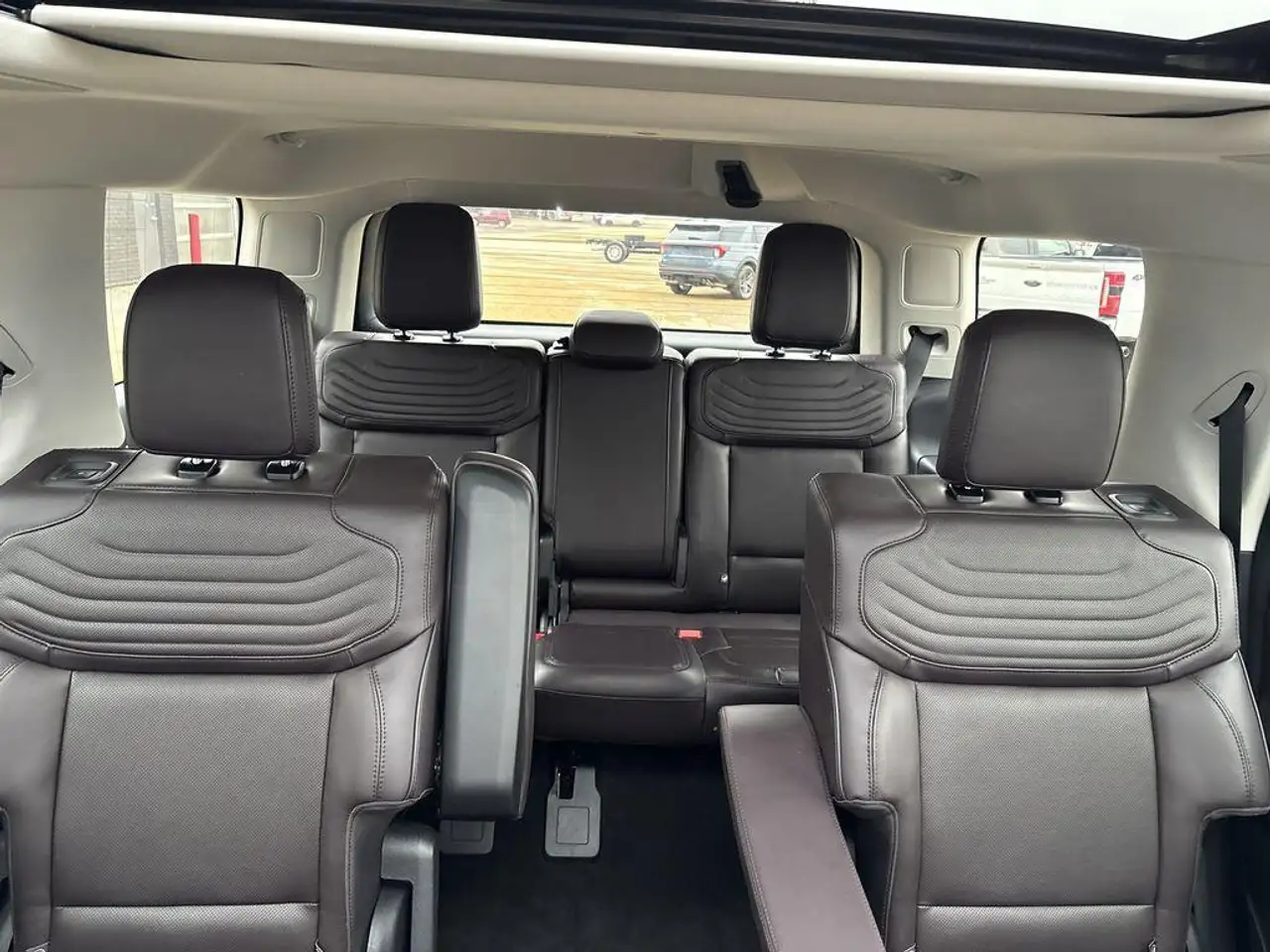 Ford Expedition снимка Ford Expedition