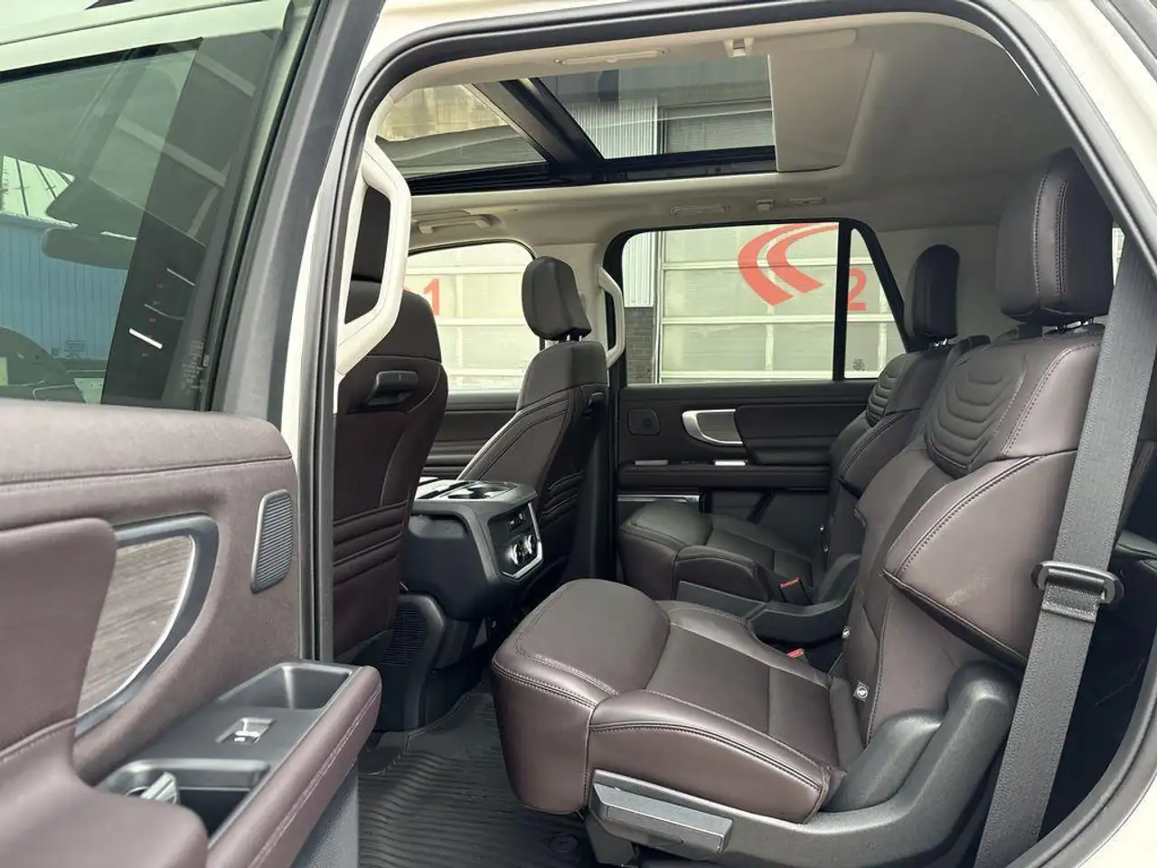 Ford Expedition снимка Ford Expedition